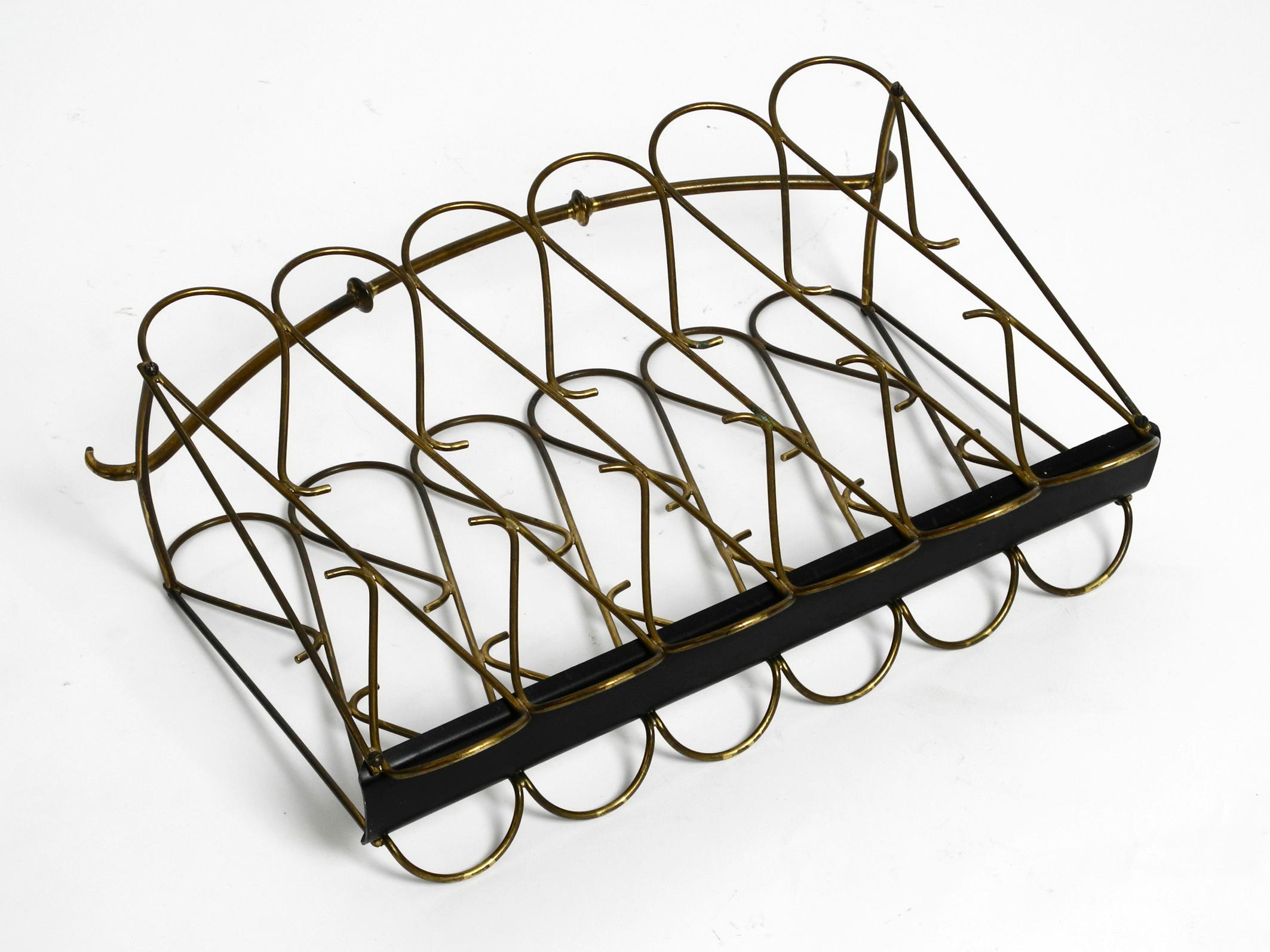Italian Mid-Century Modern Newspaper and Magazine Rack Made of Brass For Sale 5