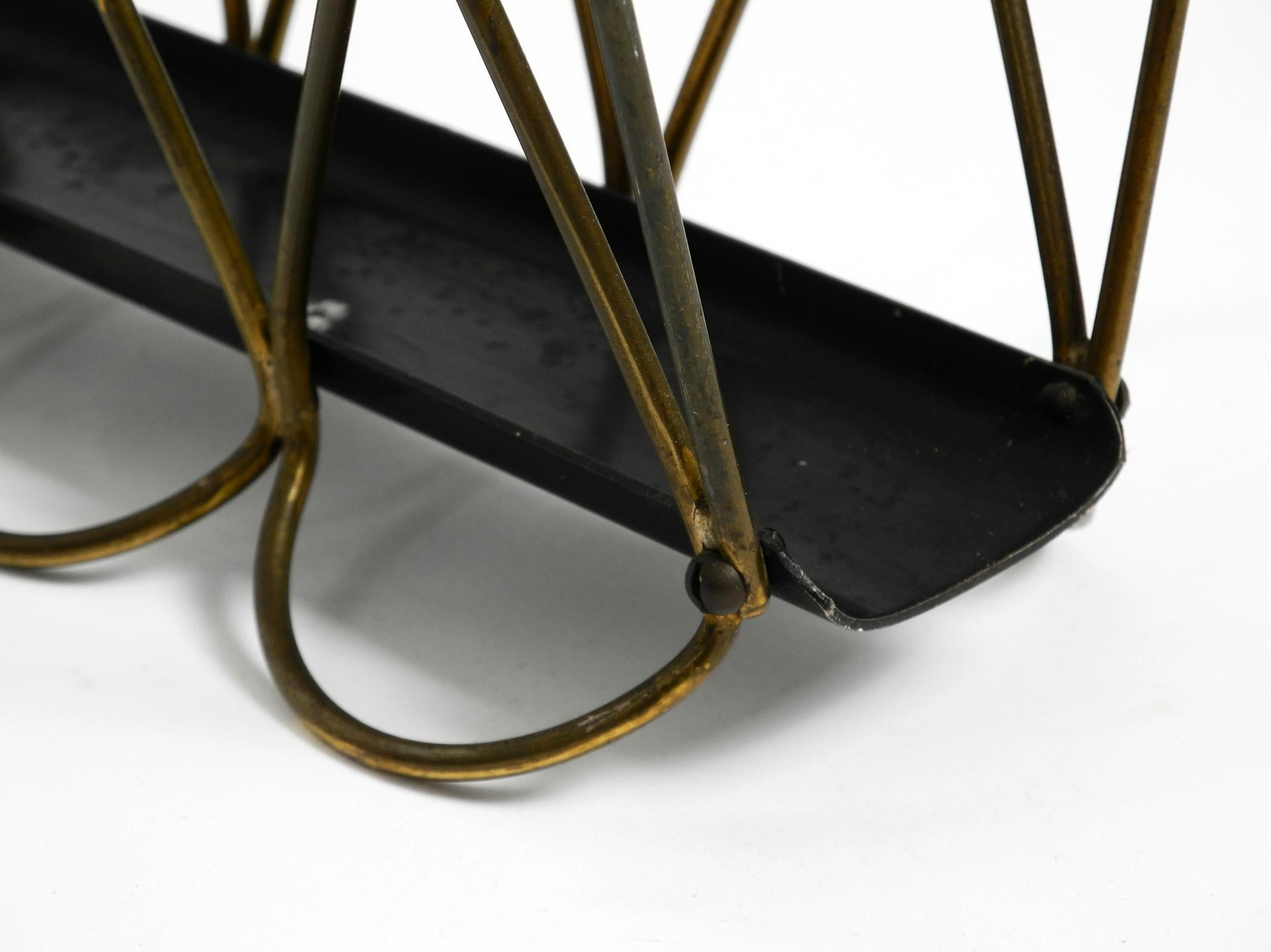 Italian Mid-Century Modern Newspaper and Magazine Rack Made of Brass For Sale 7