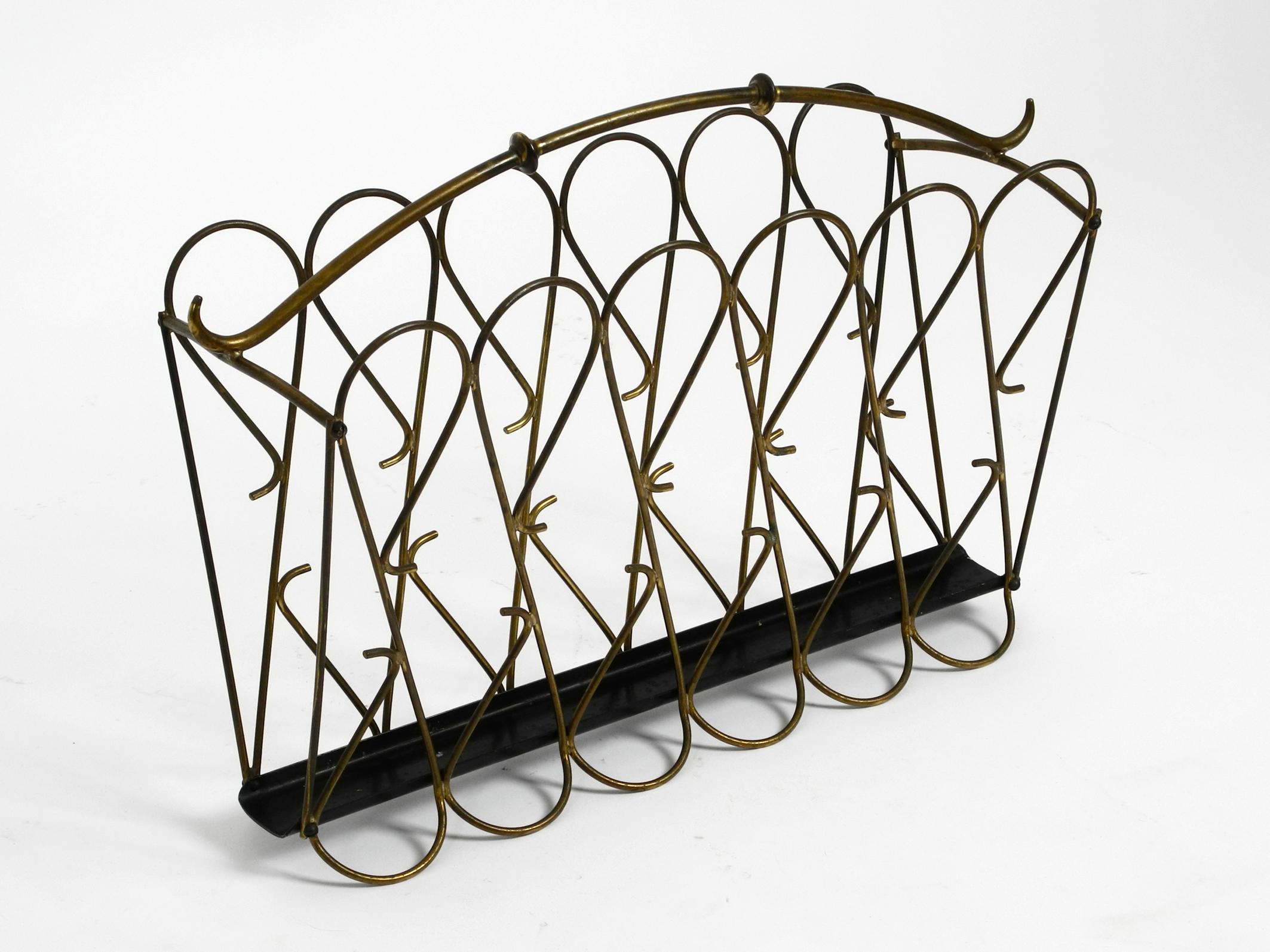 Italian Mid-Century Modern Newspaper and Magazine Rack Made of Brass For Sale 8
