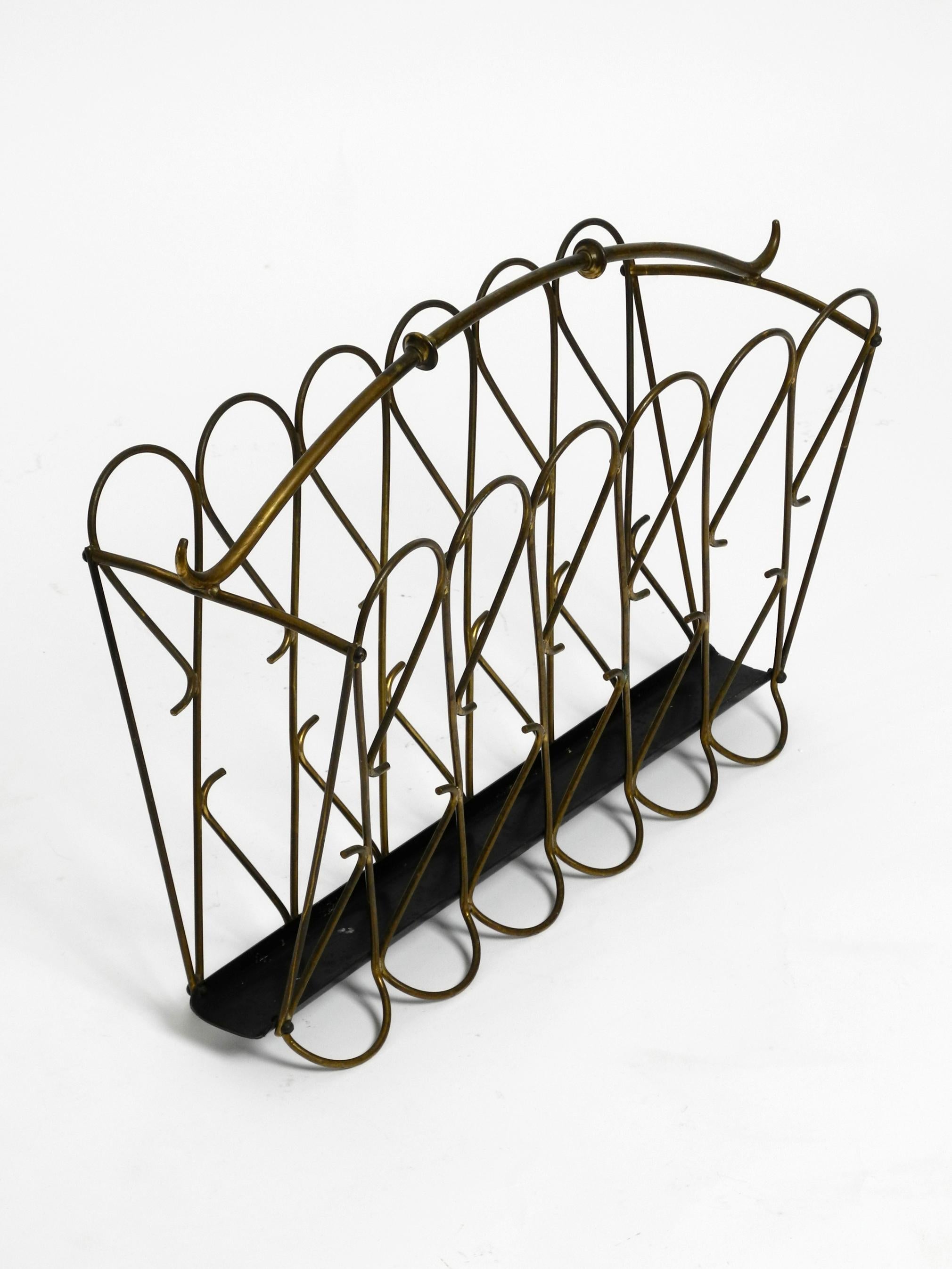 Italian Mid-Century Modern Newspaper and Magazine Rack Made of Brass For Sale 9