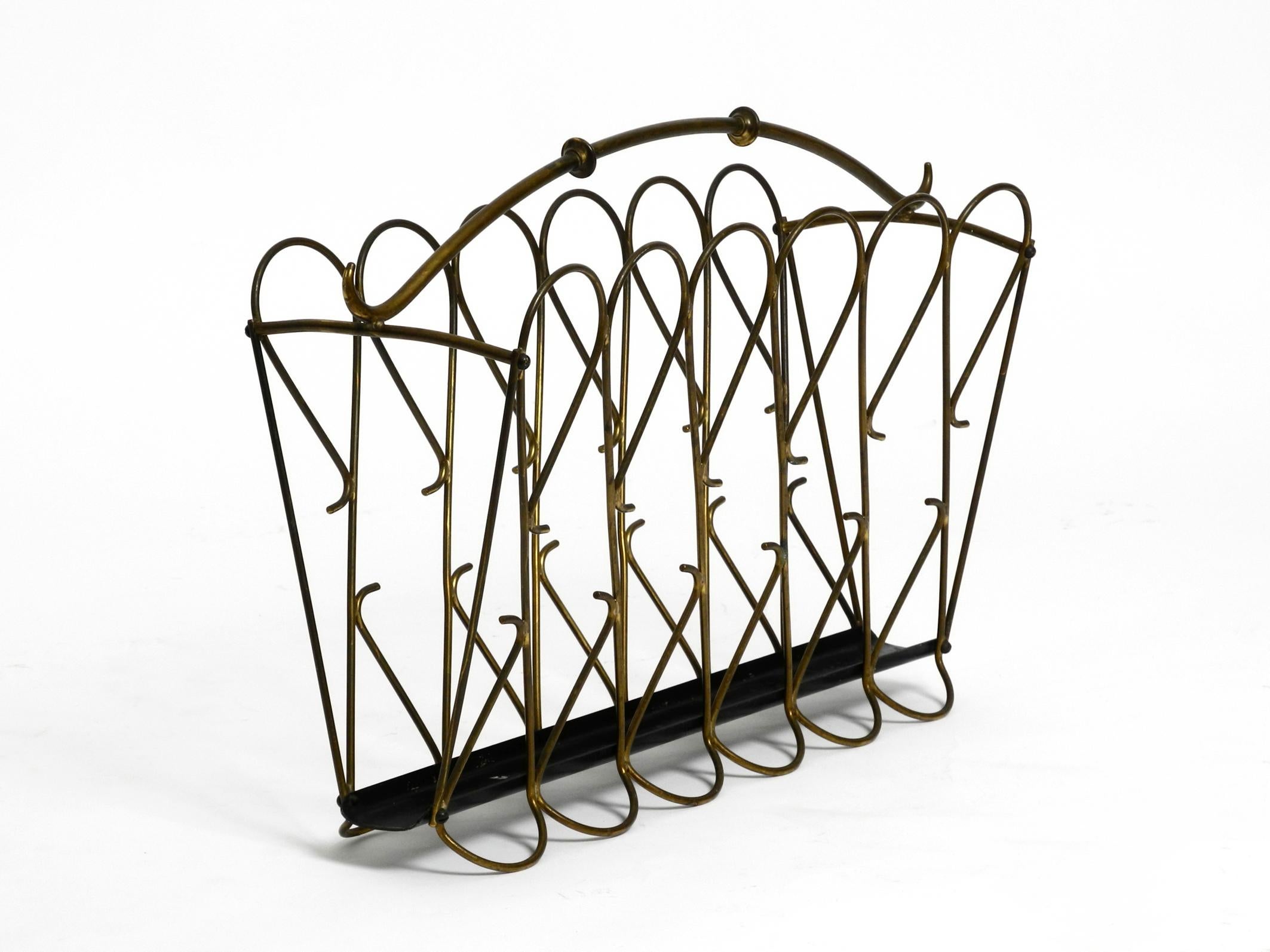 Extraordinary beautiful original Italian Mid-Century Modern darker gone
brass newspaper or magazine rack.
Very high quality, interesting 1950s design.
In a very good vintage condition with a great patina. No damage, not wobbly or bent.
100%