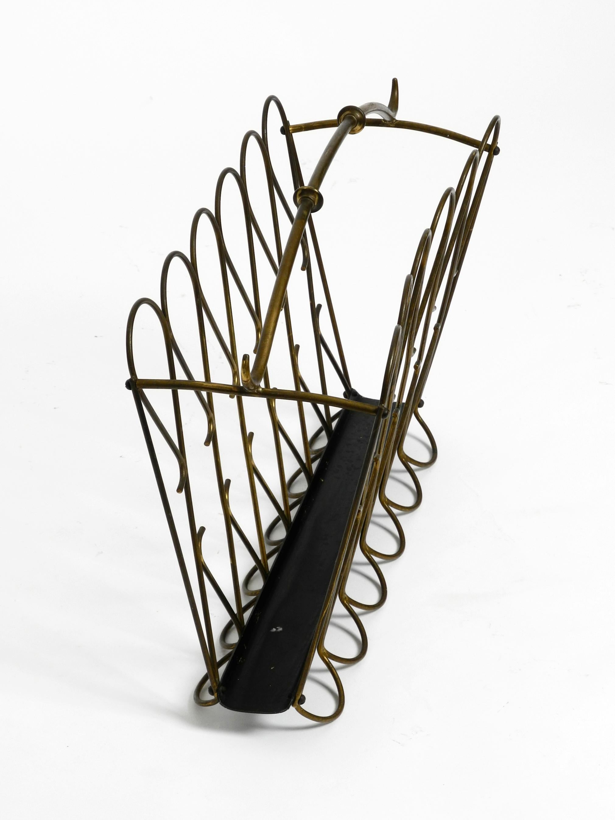 Mid-20th Century Italian Mid-Century Modern Newspaper and Magazine Rack Made of Brass For Sale