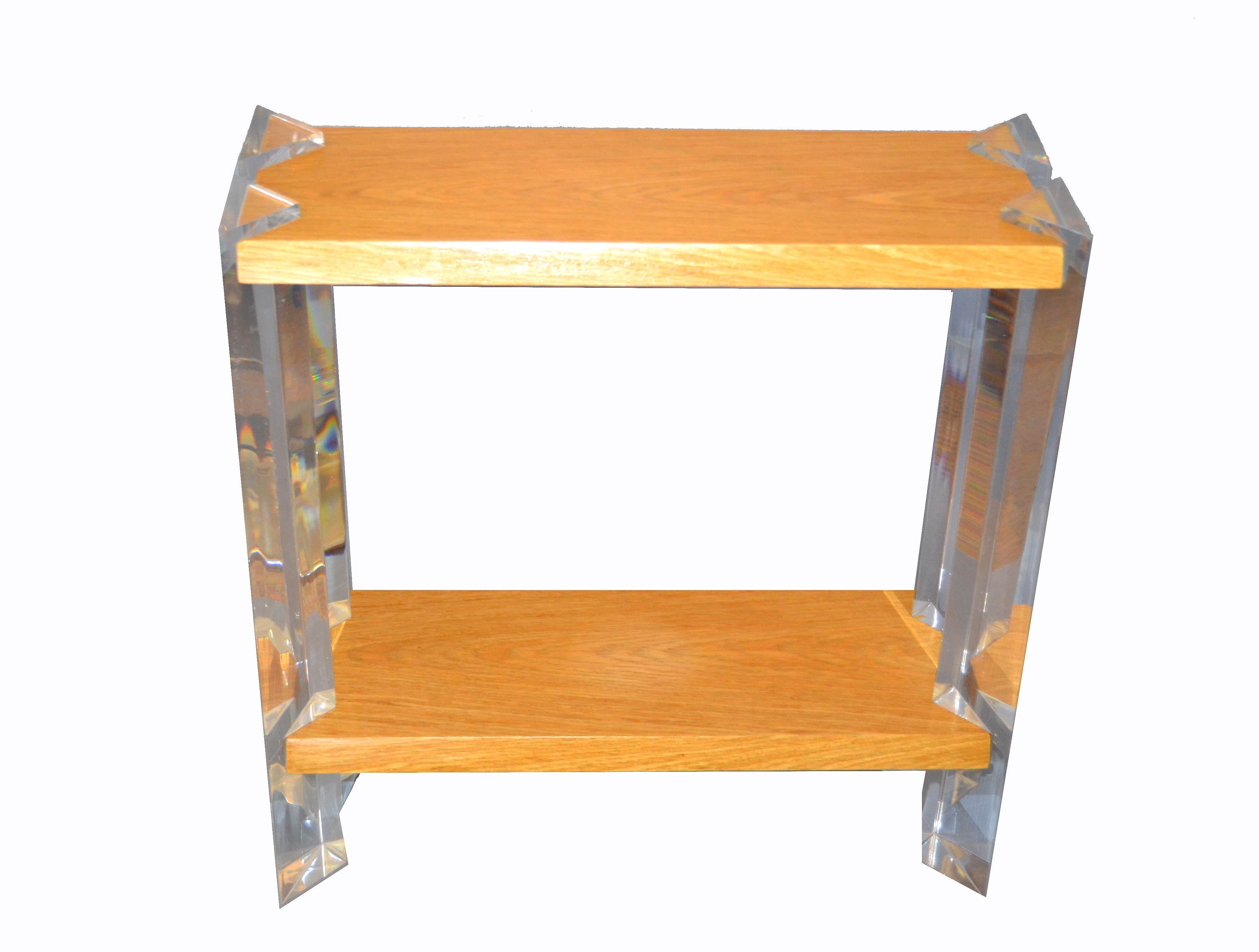 Italian Mid-Century Modern oak and acrylic two-tier console table or bookshelf.
It was made in Italy, circa 1960-1970.
This console is stylish as well as practical.