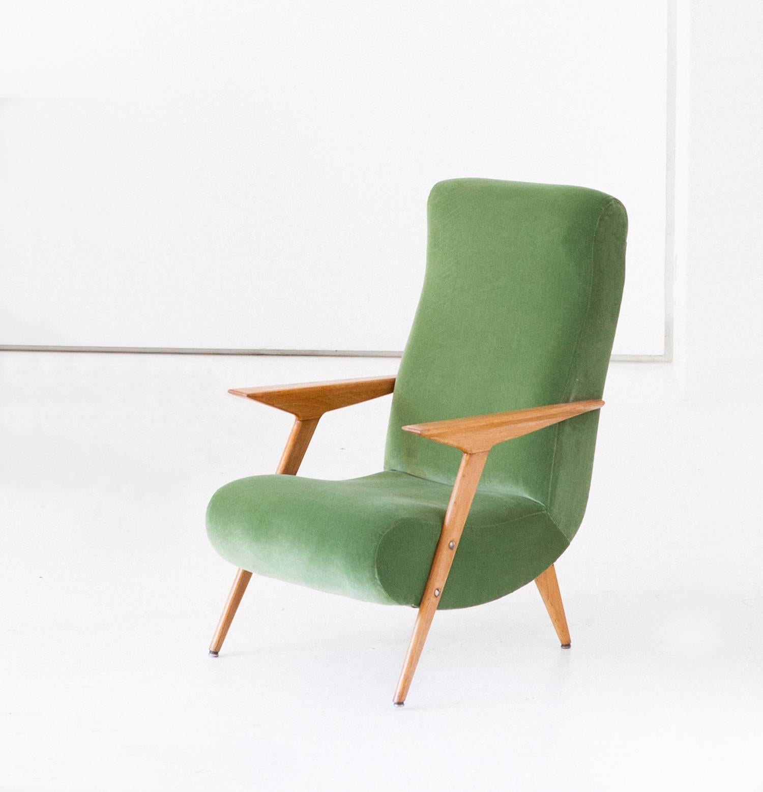 Mid-20th Century Italian Mid-Century Modern Oakwood and New Green Velvet Armchair, 1950s