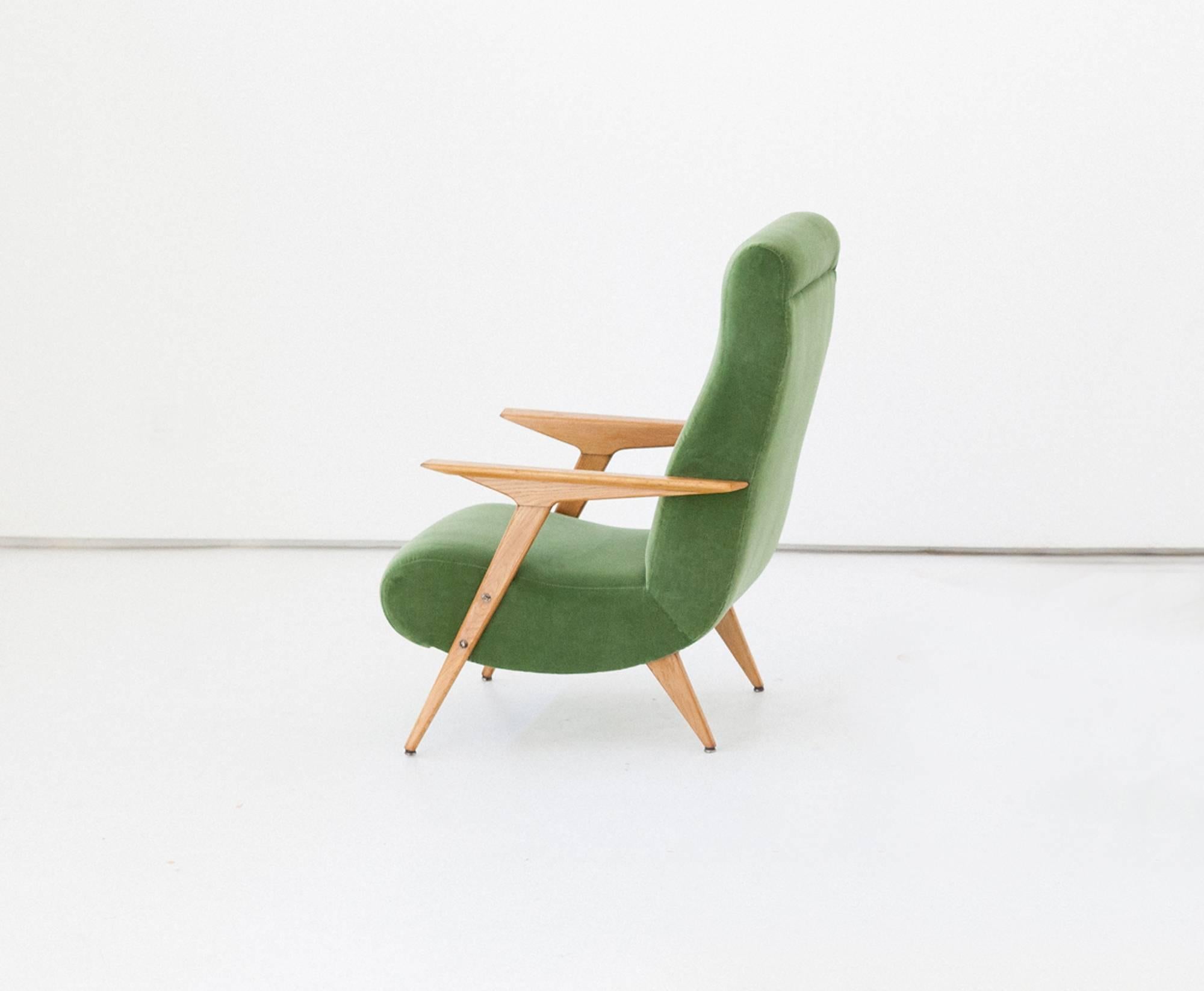 Italian Mid-Century Modern Oakwood and New Green Velvet Armchair, 1950s 1