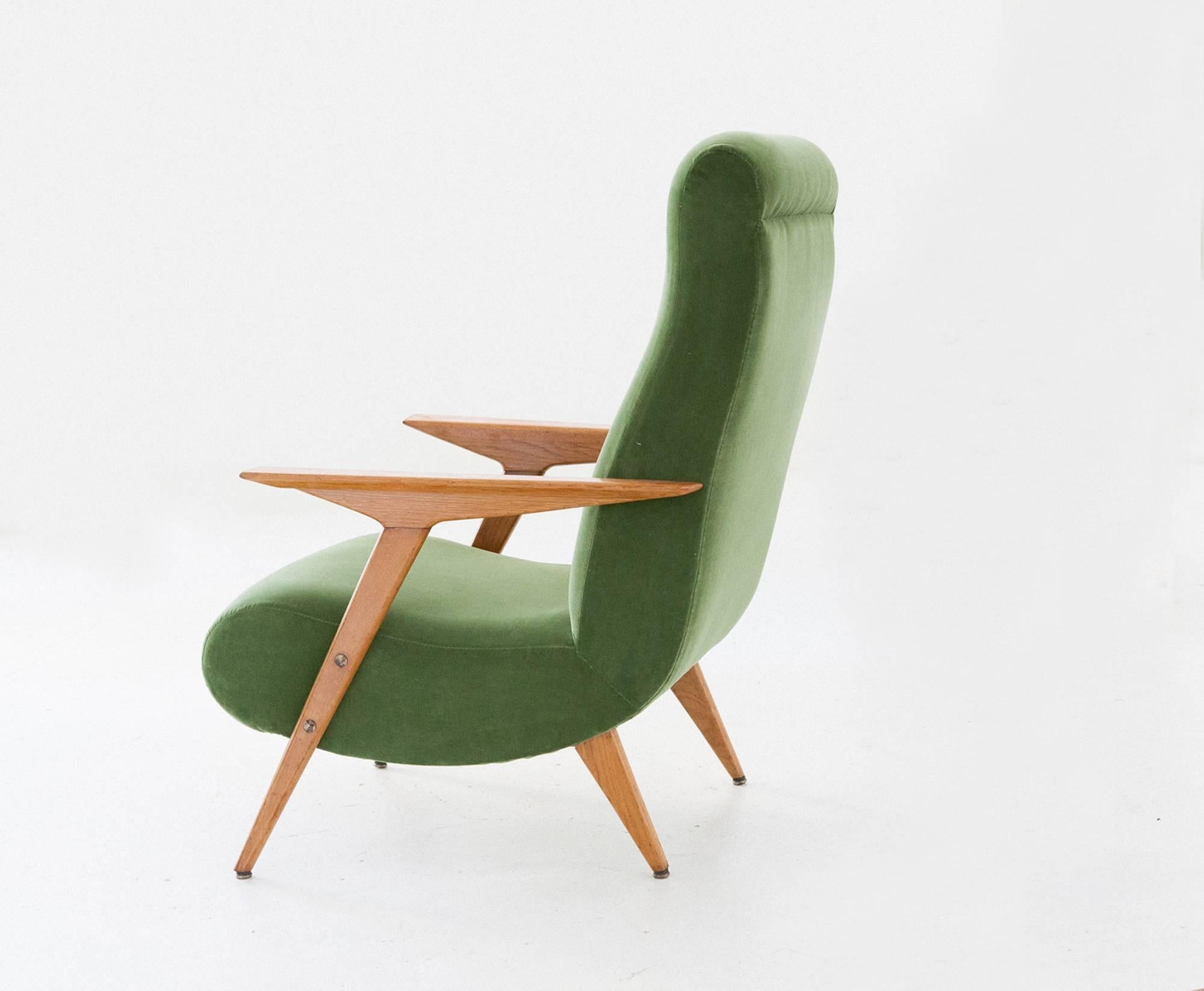 Italian Mid-Century Modern Oakwood and New Green Velvet Armchair, 1950s 3