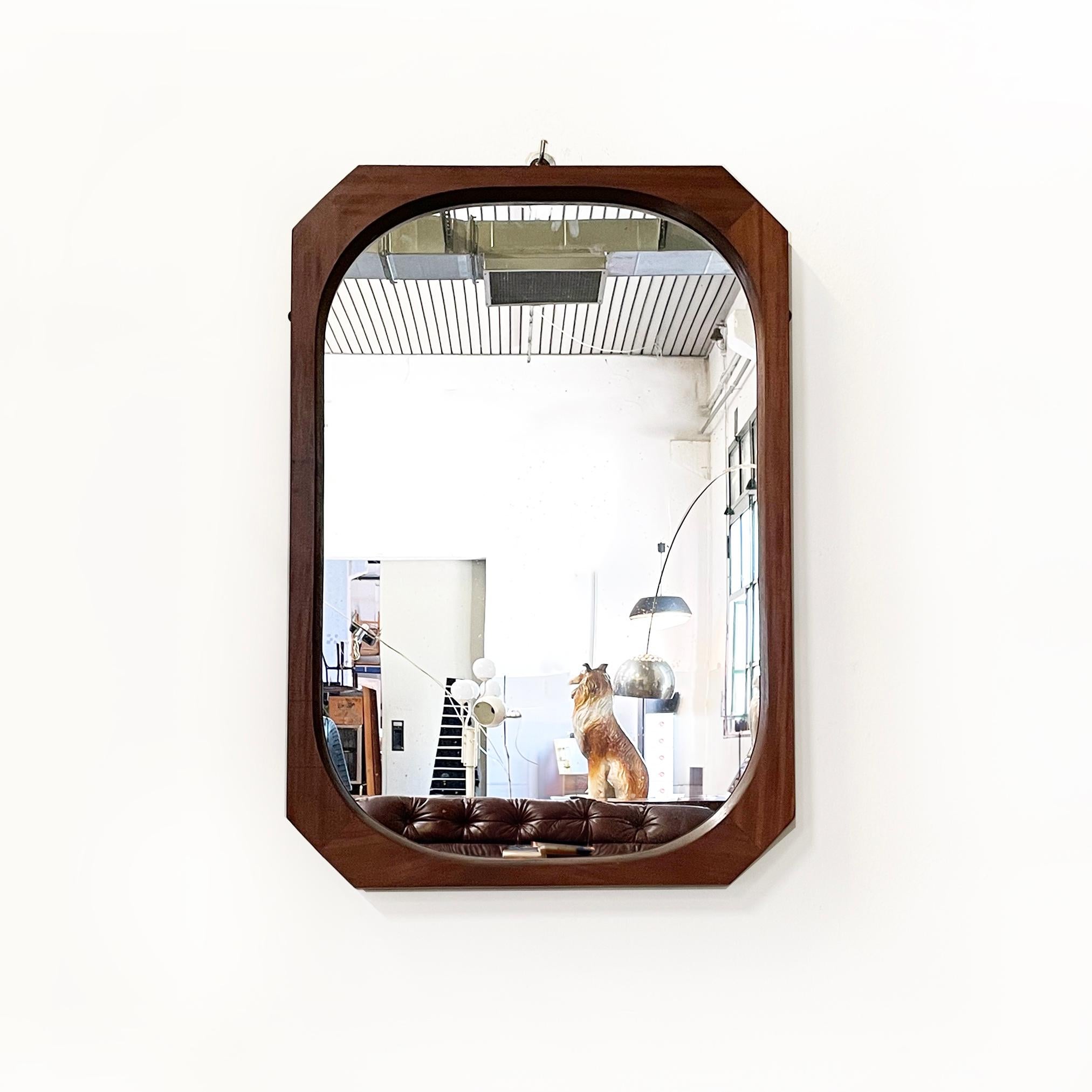 Italian mid-century modern Octagonal Wooden wall mirror, 1960s
Octagonal wall mirror with thick wooden frame. The frame has cut corners, while the internal mirror has an oval shape. At the top it has a metal eyelet for hanging.
1960 approx.
Good