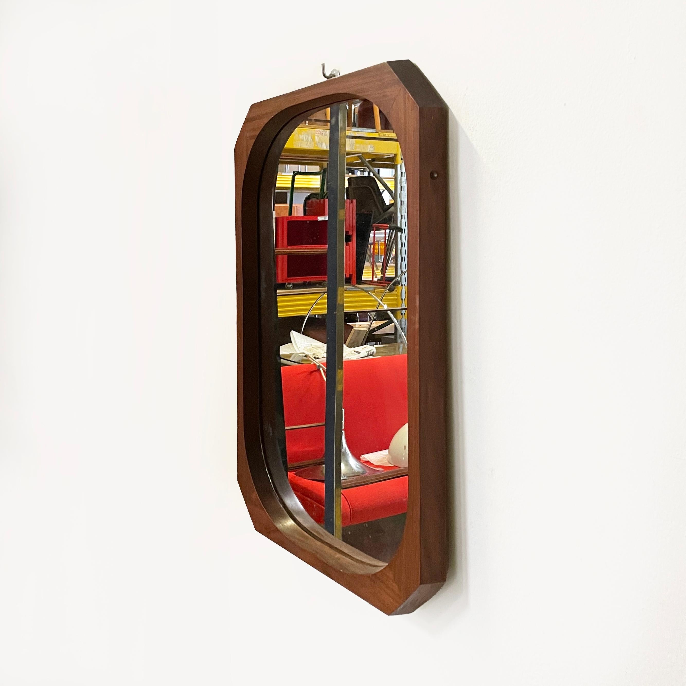 Italian mid-century modern Octagonal Wooden wall mirror, 1960s In Good Condition For Sale In MIlano, IT