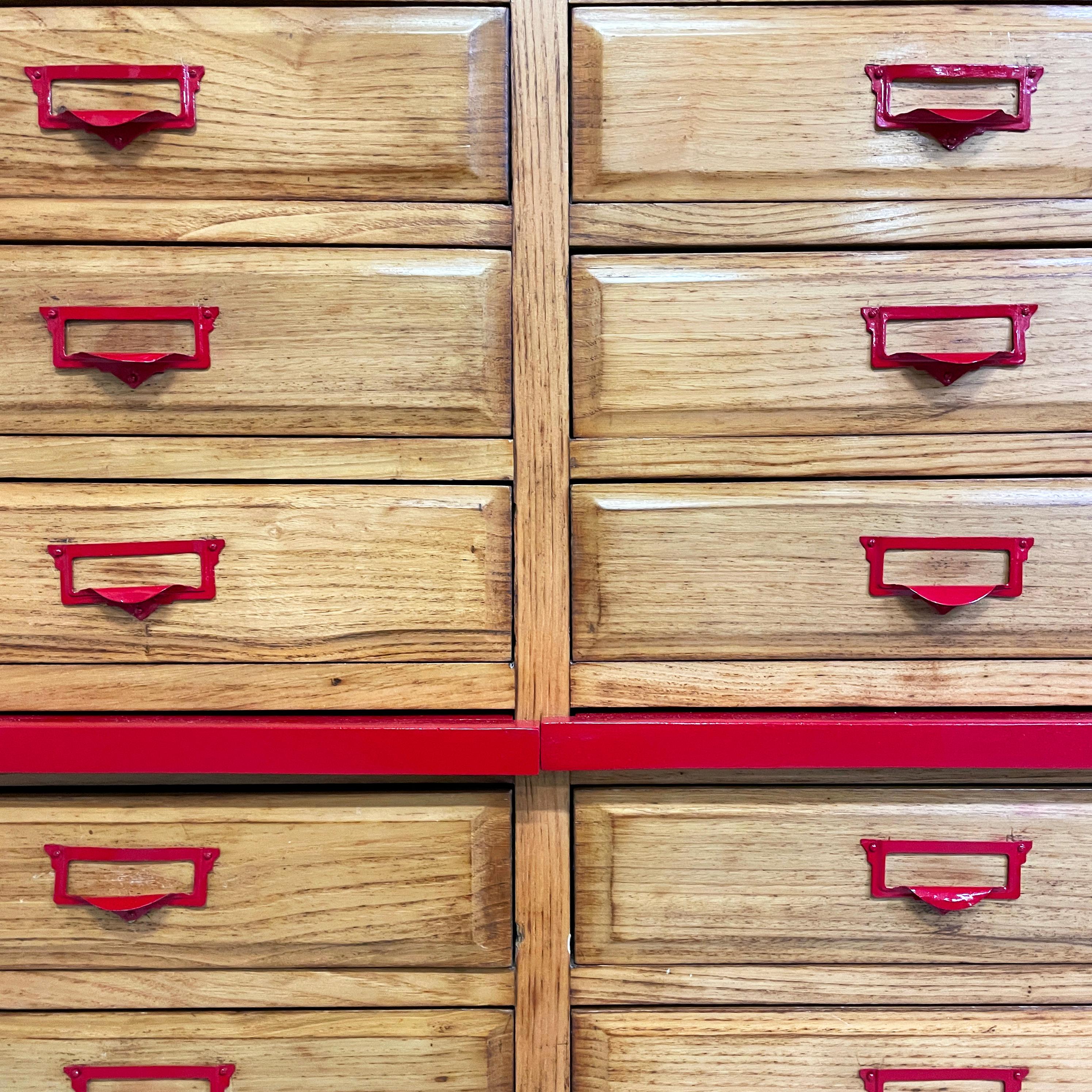 Metal Italian mid-century modern office filing cabinet in wood and red metal, 1940s For Sale