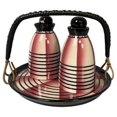 Platos y cubiertos modernos de mediados de siglo