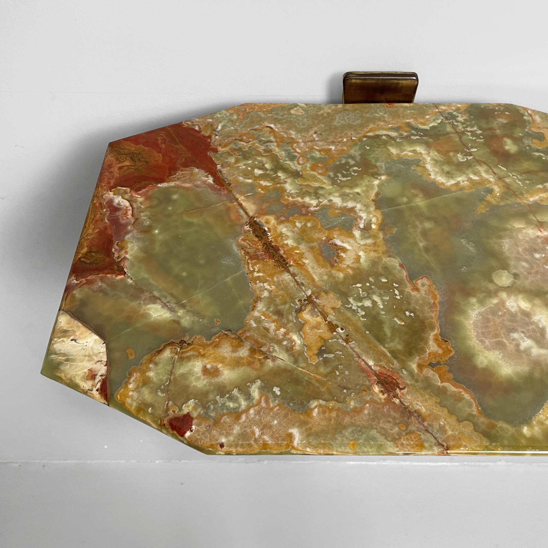Laiton Tables de chevet italiennes mid-century modern en onyx et laiton par Azucena, années 1960. en vente