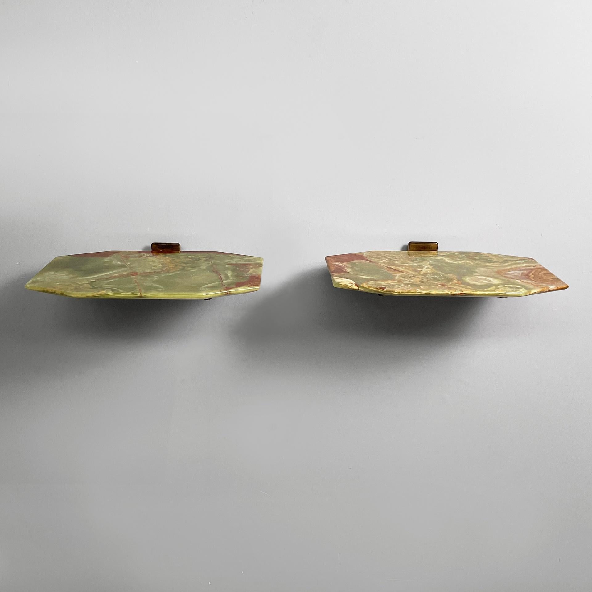 Tables de chevet italiennes mid-century modern en onyx et laiton par Azucena, années 1960. en vente