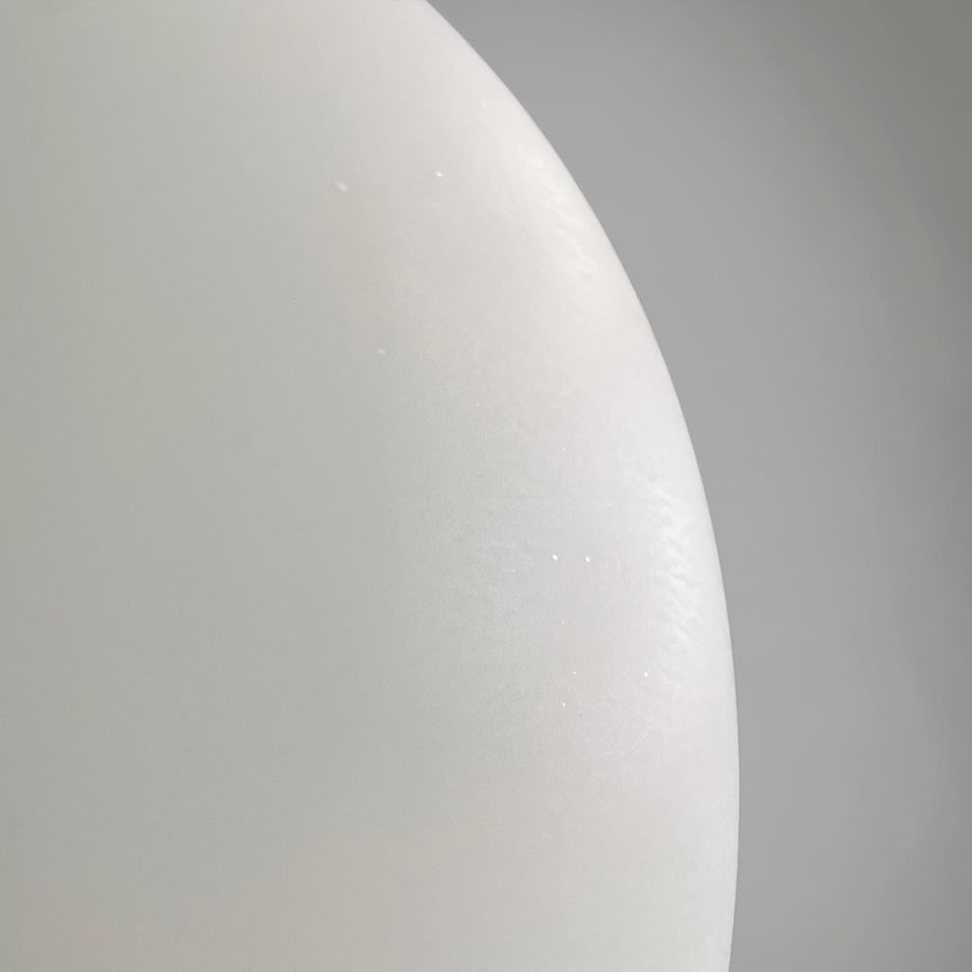 Plafonnier italien en verre opalin 1104 pour Stilnovo, du milieu du siècle dernier, années 1960 en vente 7