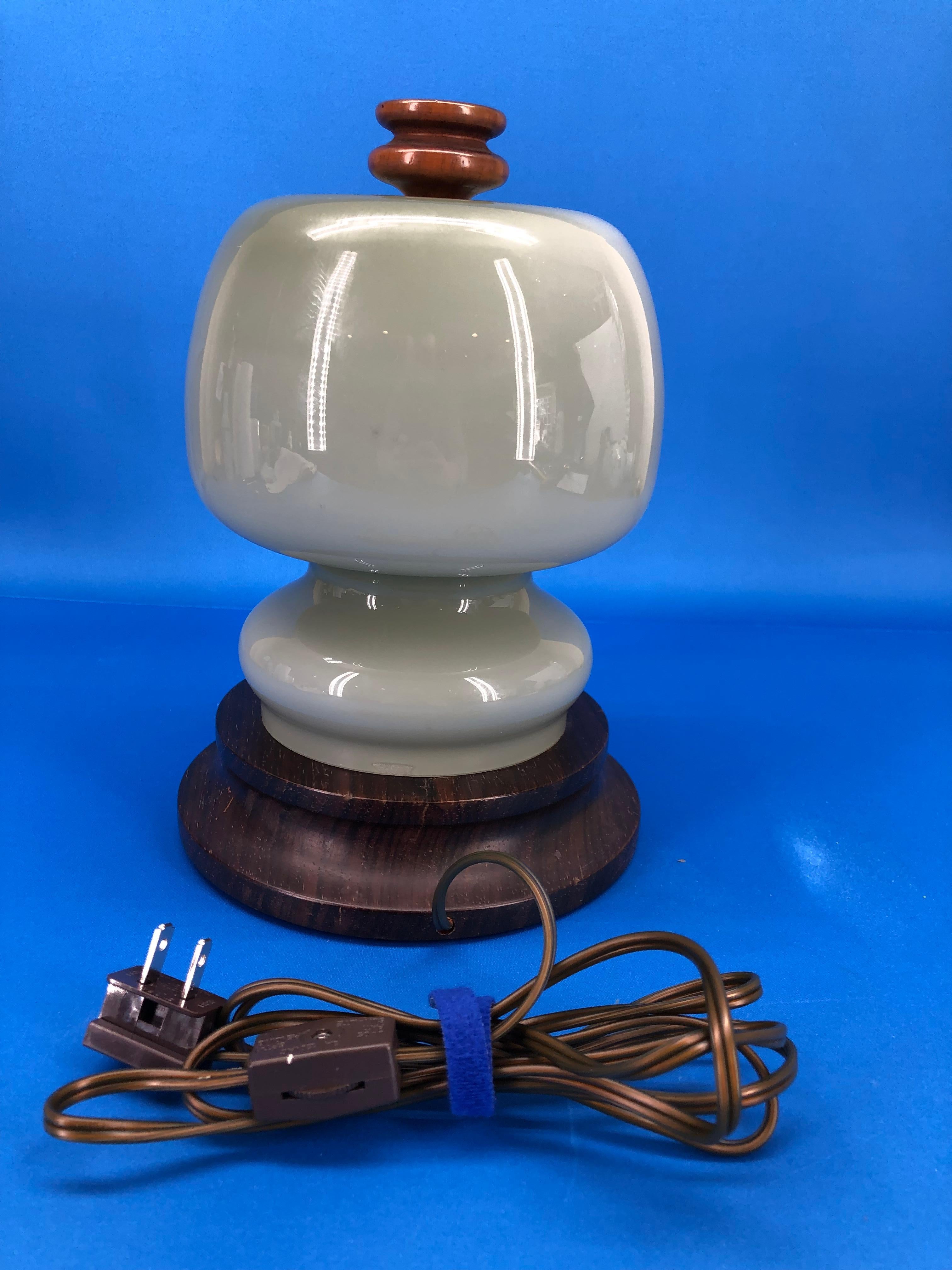 Italian Mid-Century Modern Opaline Shade Night Table Lamp 5