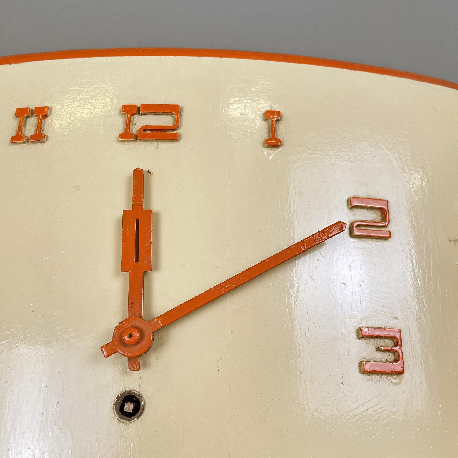 Horloge murale rectangulaire orange et beige, Italie, milieu du siècle dernier, années 1960 État moyen - En vente à MIlano, IT