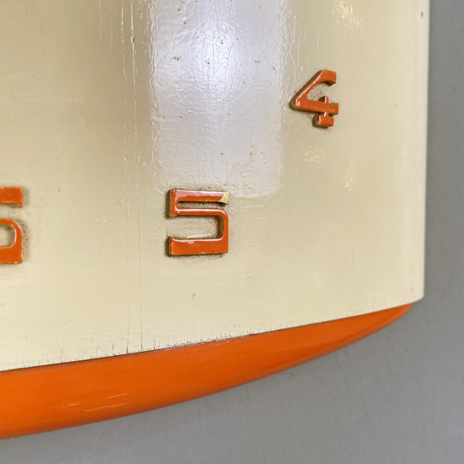 Italian mid-century modern orange and beige rectangular wall clock, 1960s In Fair Condition For Sale In MIlano, IT