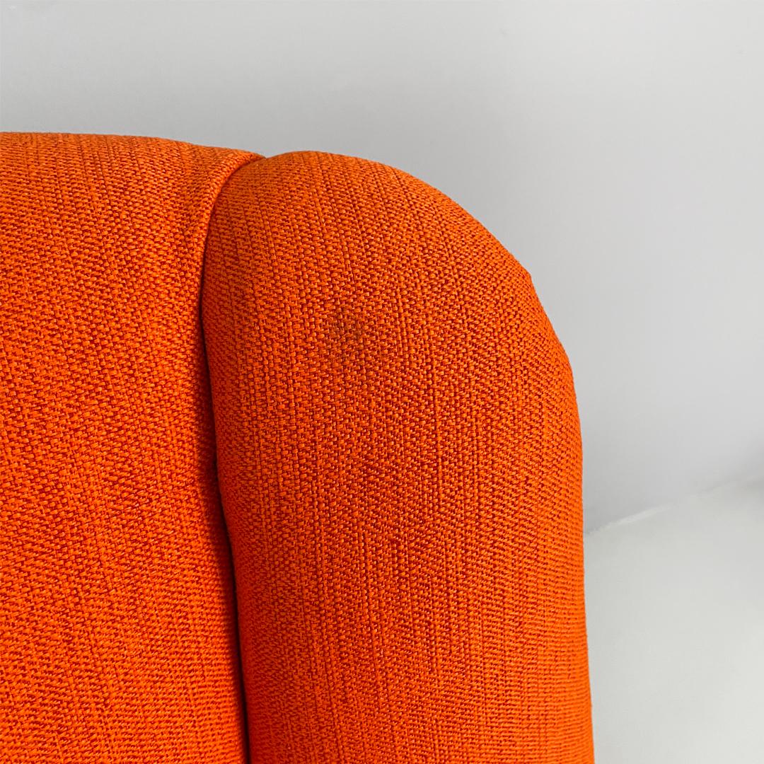 Sillón italiano moderno de mediados de siglo de tela naranja y madera, años 50 en venta 4