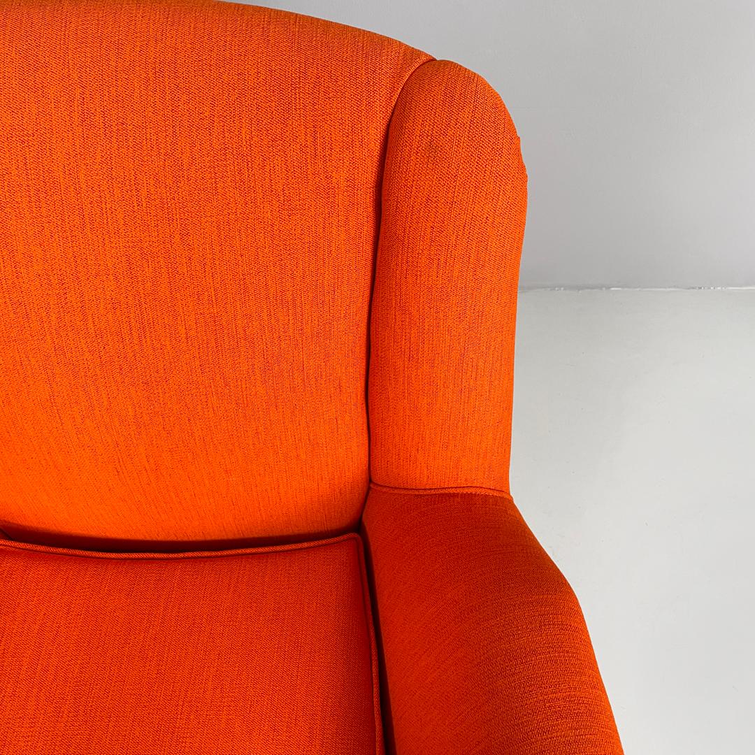 Sillón italiano moderno de mediados de siglo de tela naranja y madera, años 50 en venta 5