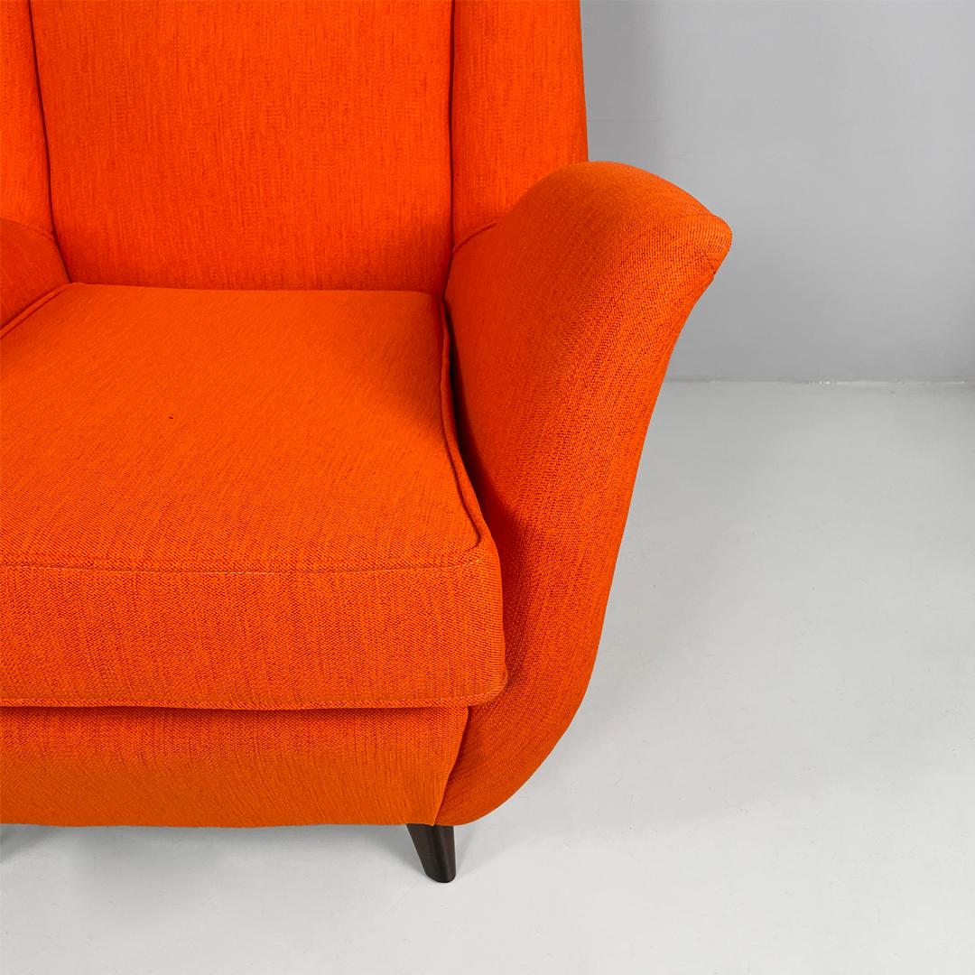 Sillón italiano moderno de mediados de siglo de tela naranja y madera, años 50 en venta 6