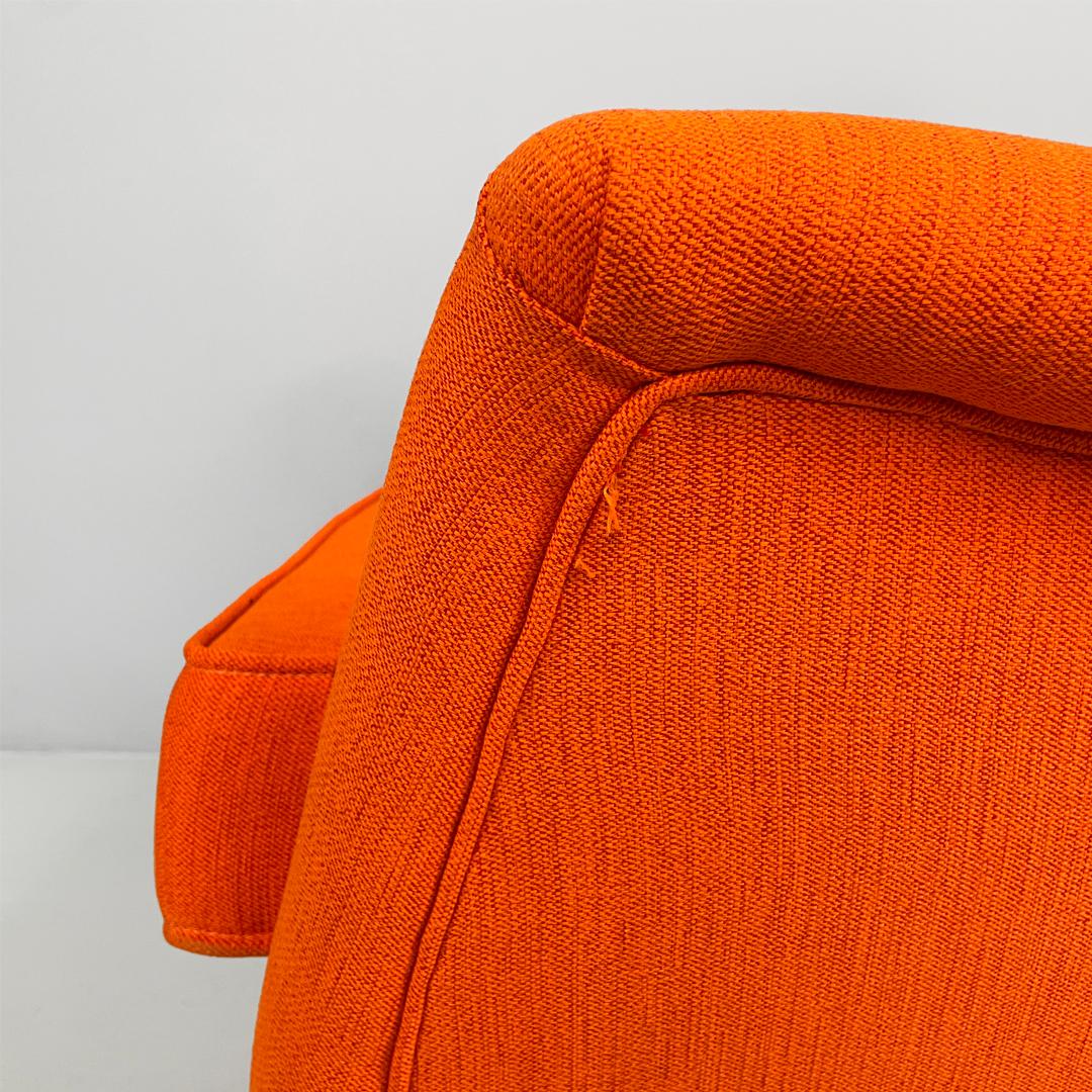 Sillón italiano moderno de mediados de siglo de tela naranja y madera, años 50 en venta 10