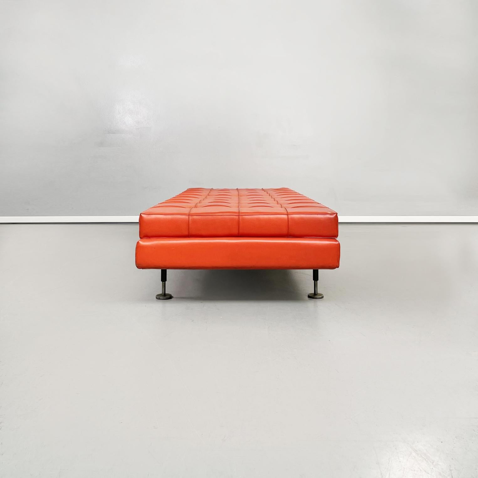 Italian Mid-Century Modern Orange Red Leather Daybed, 1970s In Good Condition In MIlano, IT