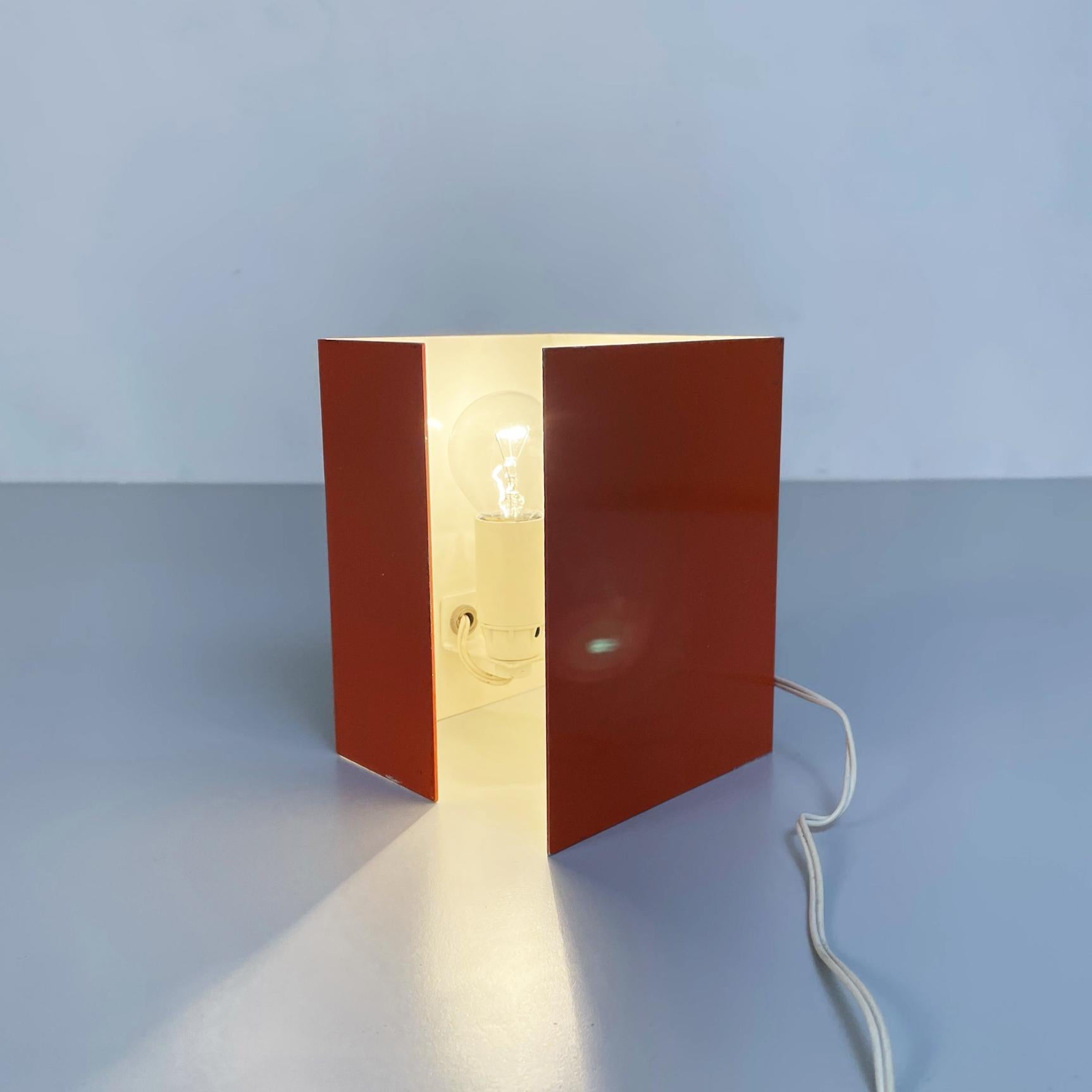 Italian Mid-Century Modern Orange sheet metal table lamp, 1970s
Table lamp composed of a sheet metal painted externally in orange and internally in white.
1970s
Good conditions.
Measurements in cm 11.5 × 11.5 x 15H
Available in different colors.