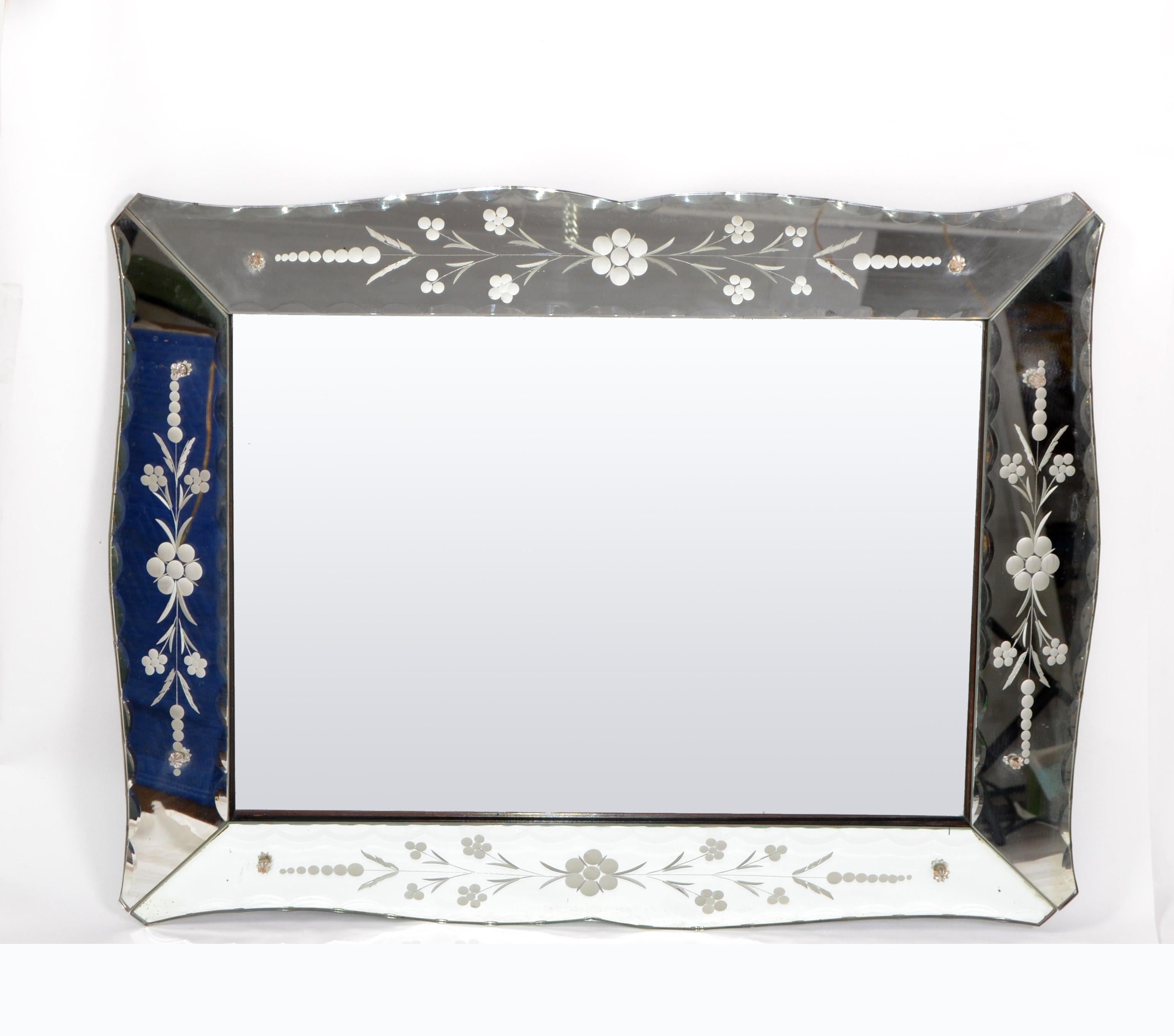 Italian Mid-Century Modern Venetian wall mirror with scalloped edge.
Flower etching on the mirrored side panels separated by faceted corner and beads.
Very impressive Venetian mirror.
  