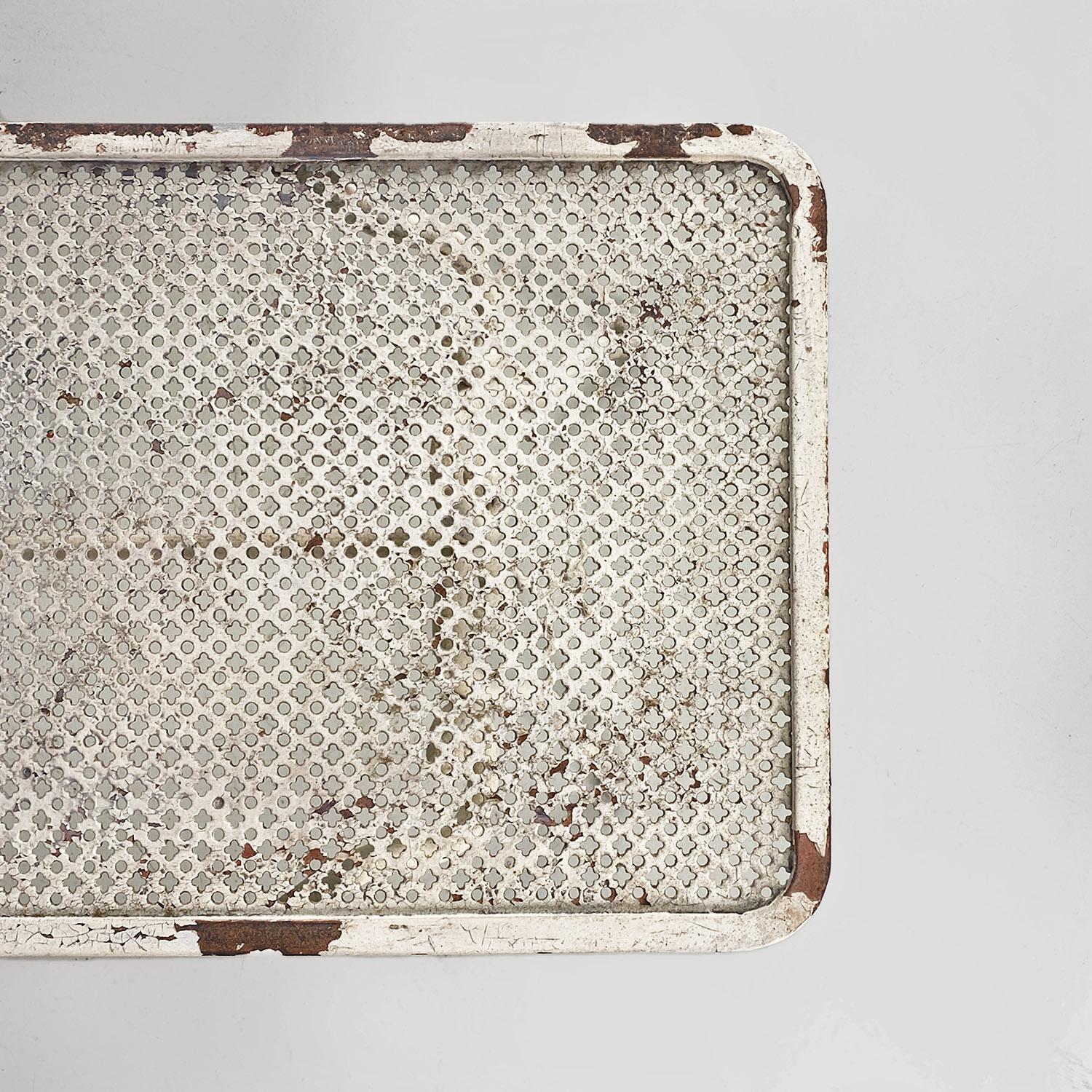 Banc d'extérieur italien en fer forgé micro-perforé de style moderne du milieu du siècle dernier, années 1950. en vente 5