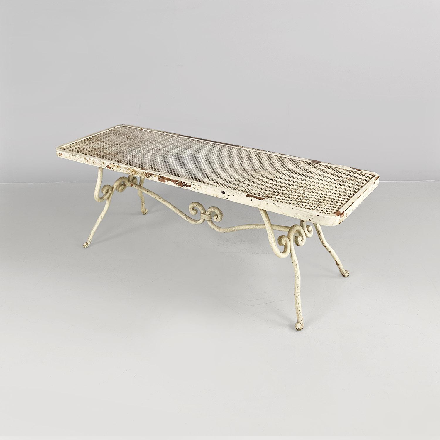Milieu du XXe siècle Banc d'extérieur italien en fer forgé micro-perforé de style moderne du milieu du siècle dernier, années 1950. en vente