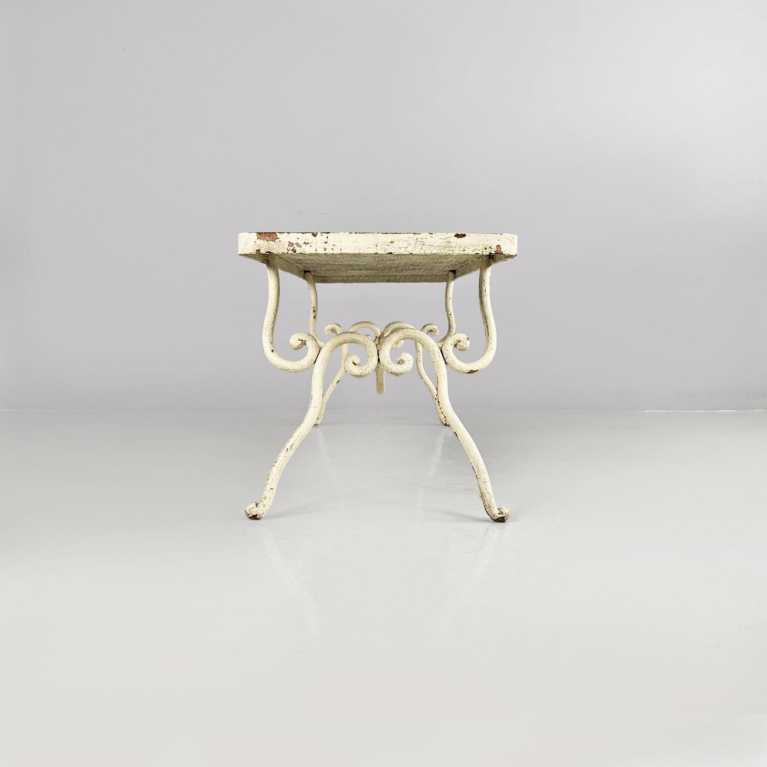 Fer Banc d'extérieur italien en fer forgé micro-perforé de style moderne du milieu du siècle dernier, années 1950. en vente