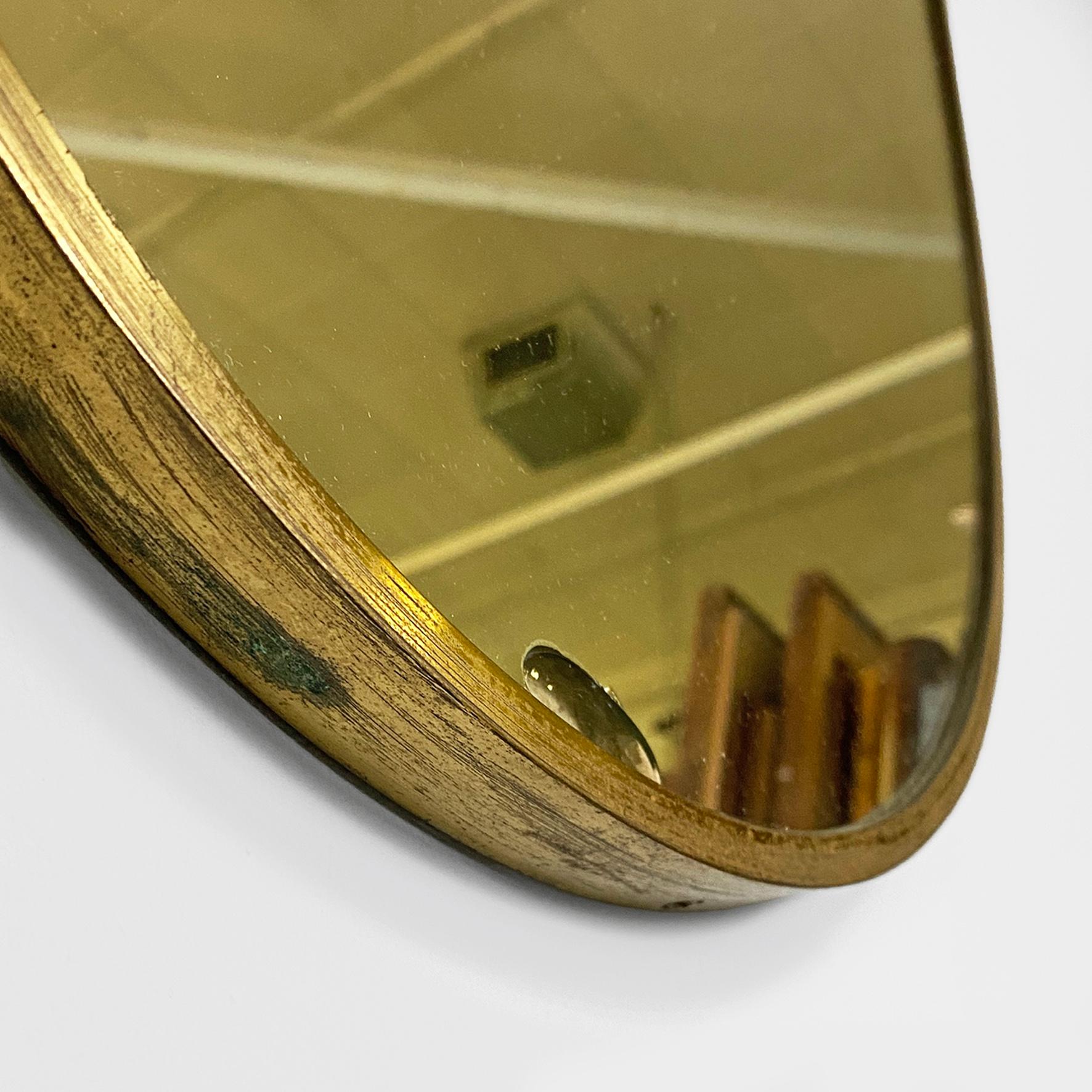 Italian mid-century modern oval brass wall mirror with classic friezes, 1950s For Sale 3