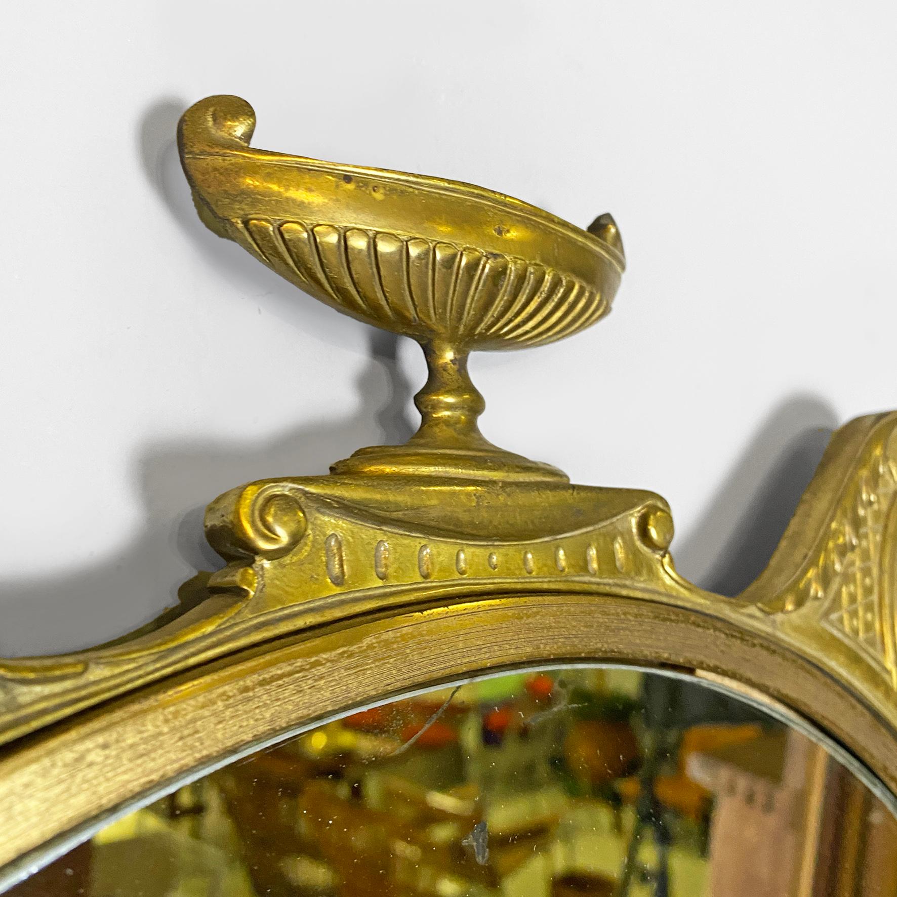 Italian mid-century modern oval brass wall mirror with classic friezes, 1950s For Sale 4