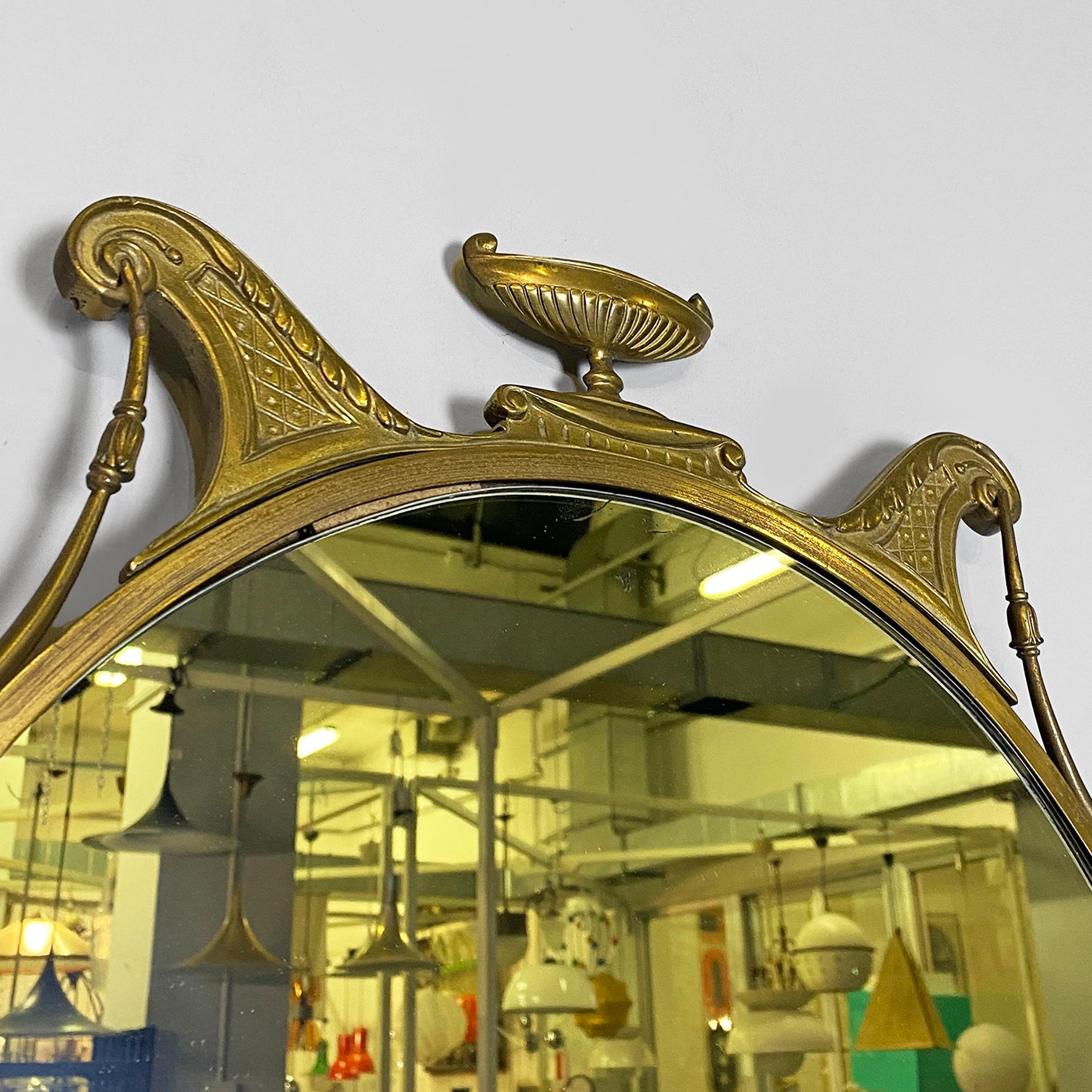 Italian mid-century modern oval brass wall mirror with classic friezes, 1950s For Sale 5