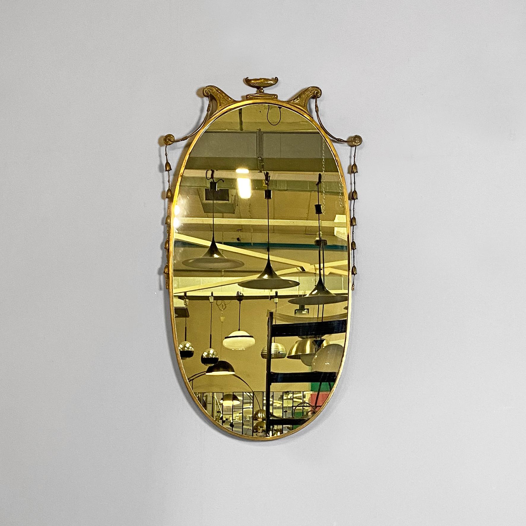 Italian mid-century modern oval brass wall mirror with classic friezes, 1950s For Sale 9