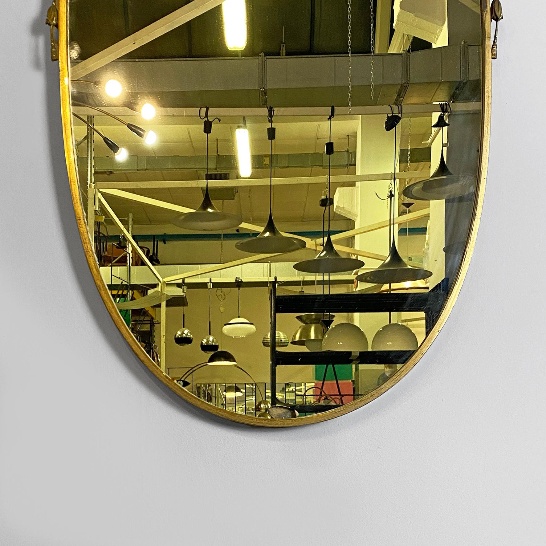 Italian mid-century modern oval brass wall mirror with classic friezes, 1950s For Sale 2