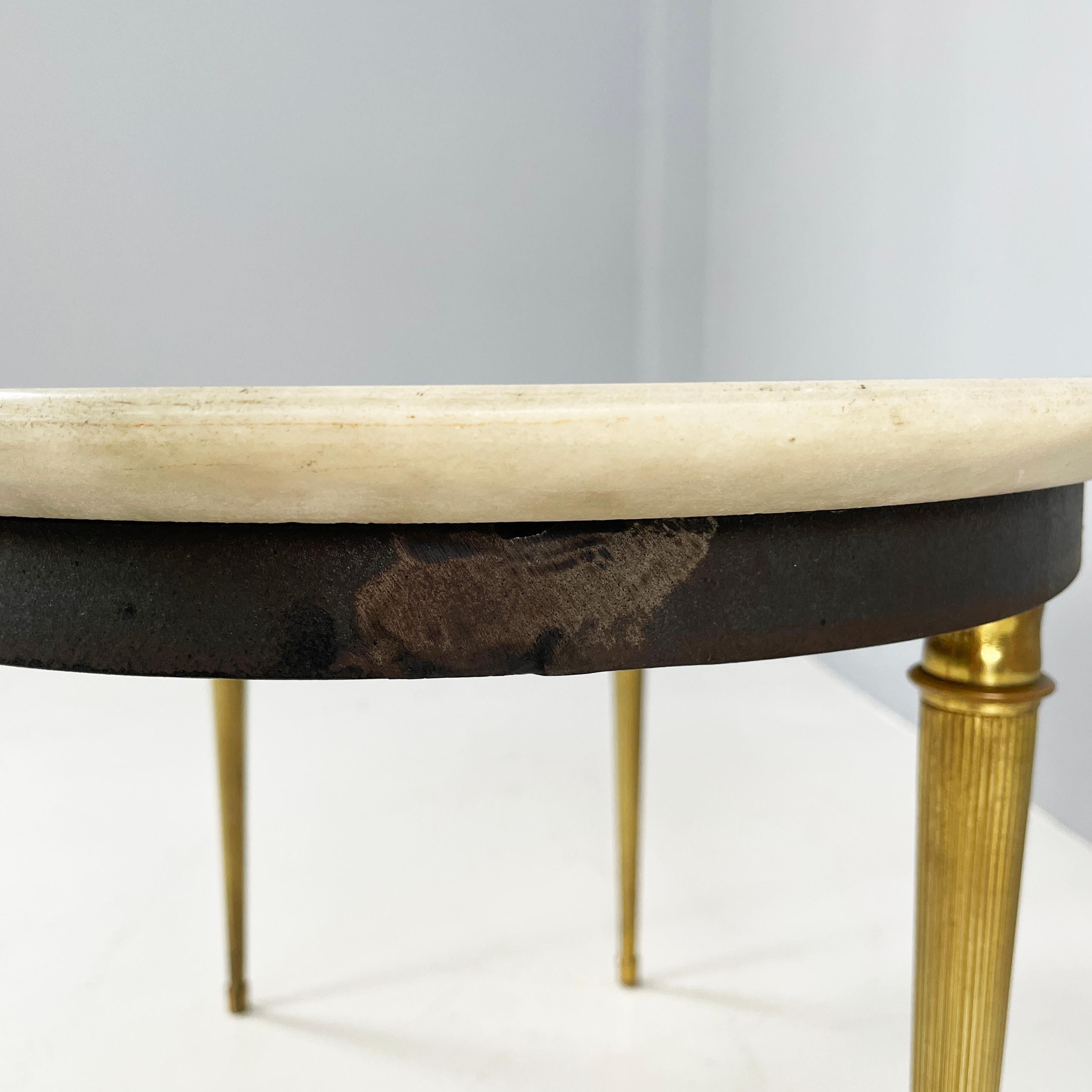 Italian mid-century modern Oval coffee table in light marble and brass, 1950s For Sale 6