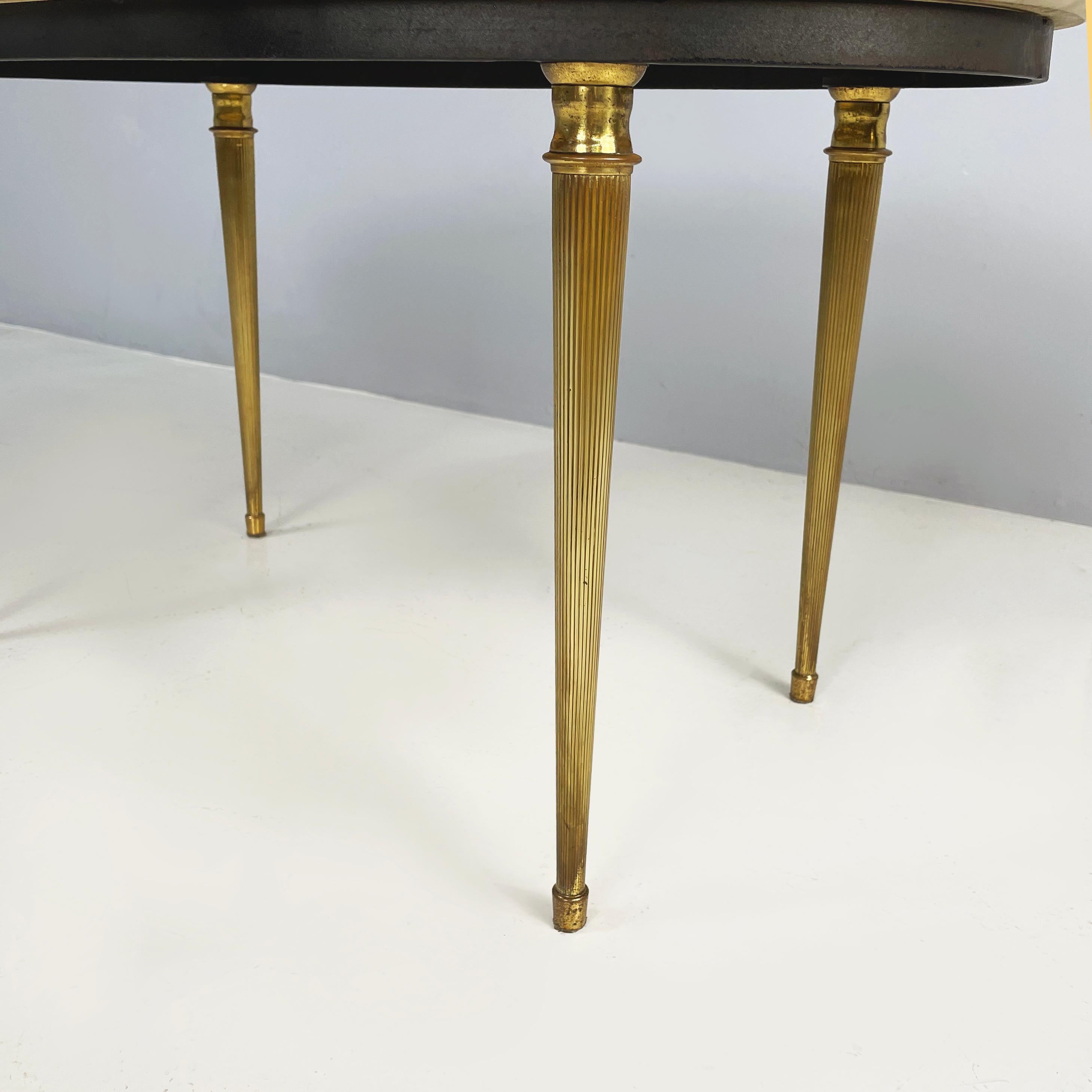 Italian mid-century modern Oval coffee table in light marble and brass, 1950s For Sale 7