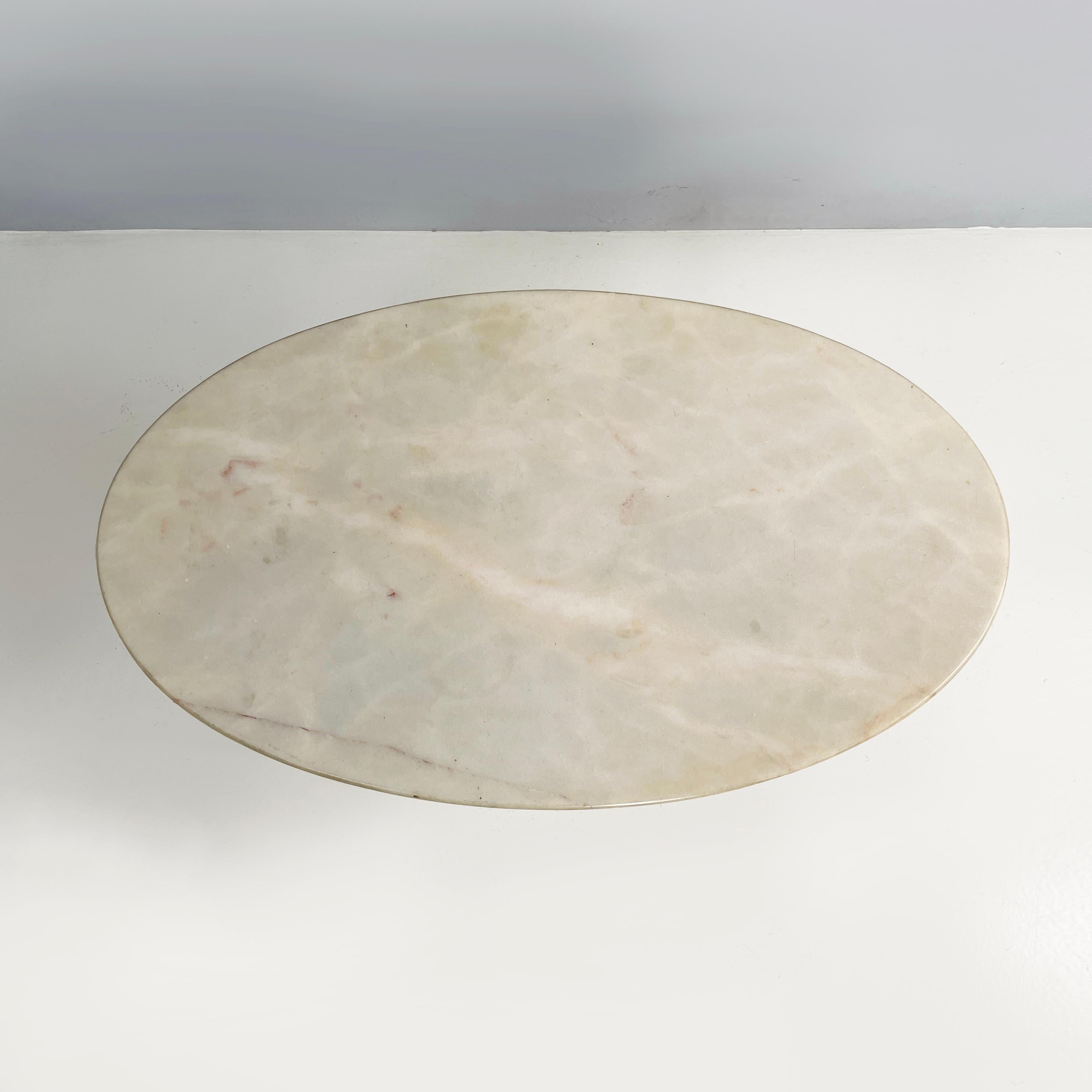 Mid-Century Modern Italian mid-century modern Oval coffee table in light marble and brass, 1950s For Sale