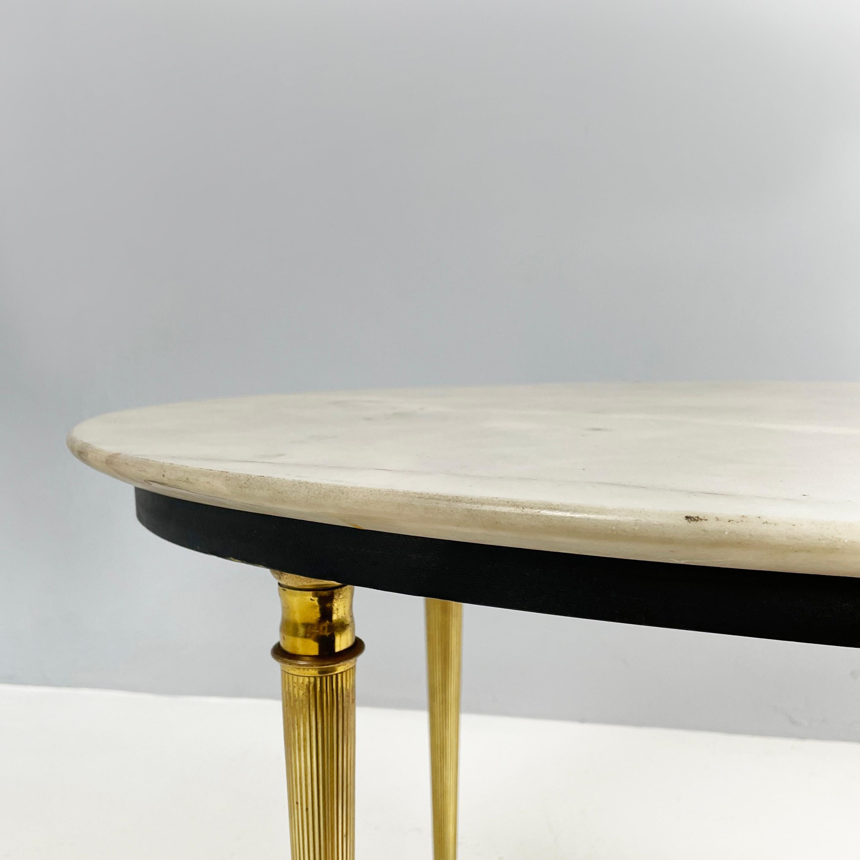 Metal Italian mid-century modern Oval coffee table in light marble and brass, 1950s For Sale