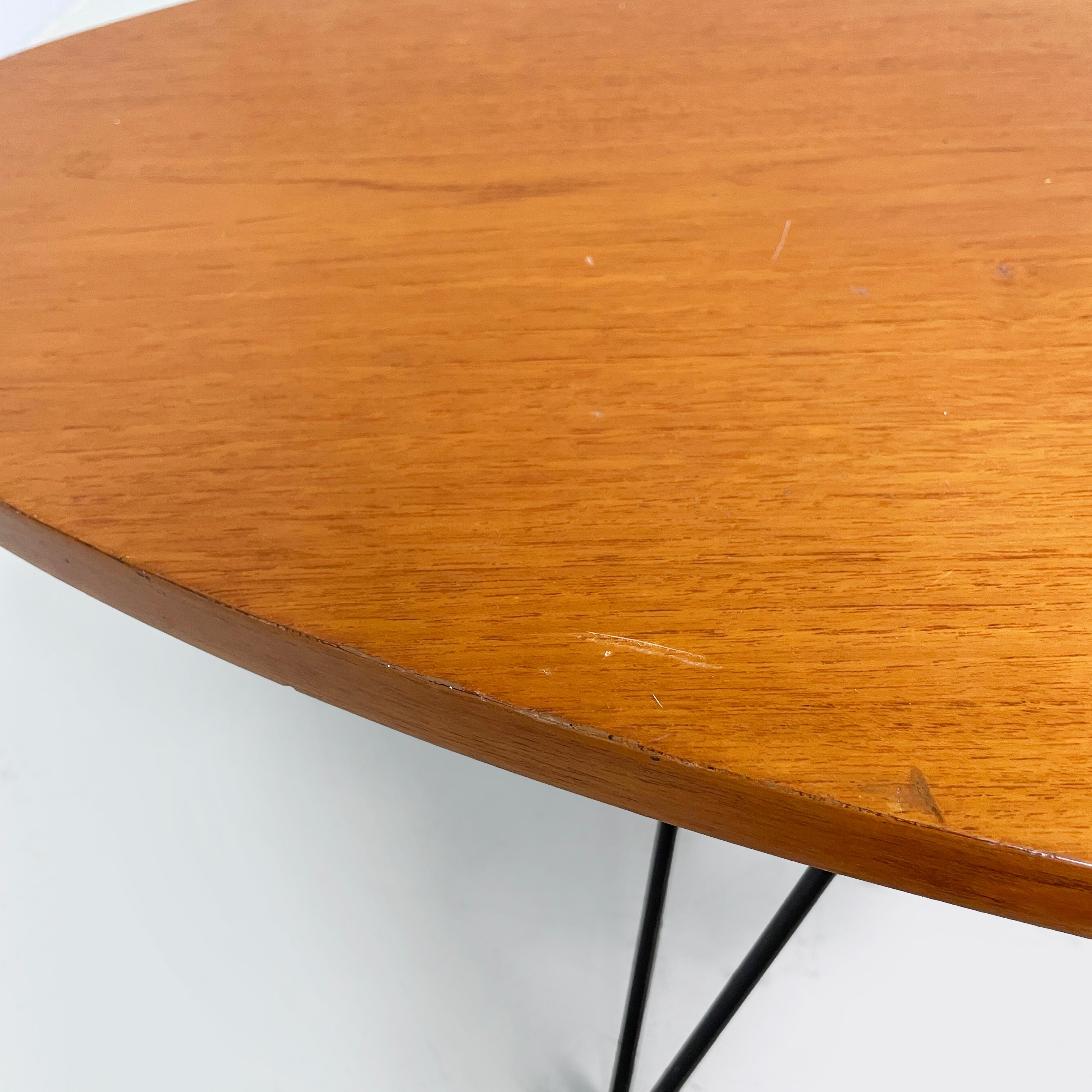 Italian mid-century modern Oval coffee table in wood and black metal, 1960s For Sale 5