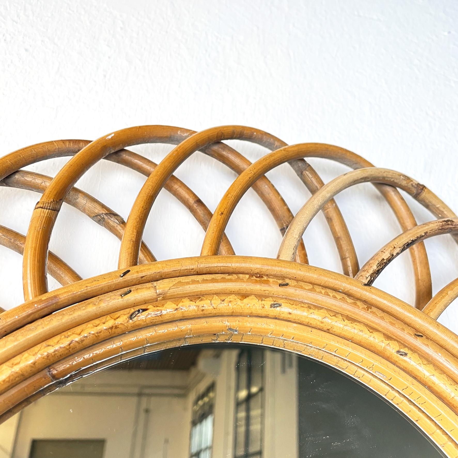 Mid-20th Century Italian Mid-Century Modern Oval-Shaped Wall Mirror in Curved Rattan, 1950s