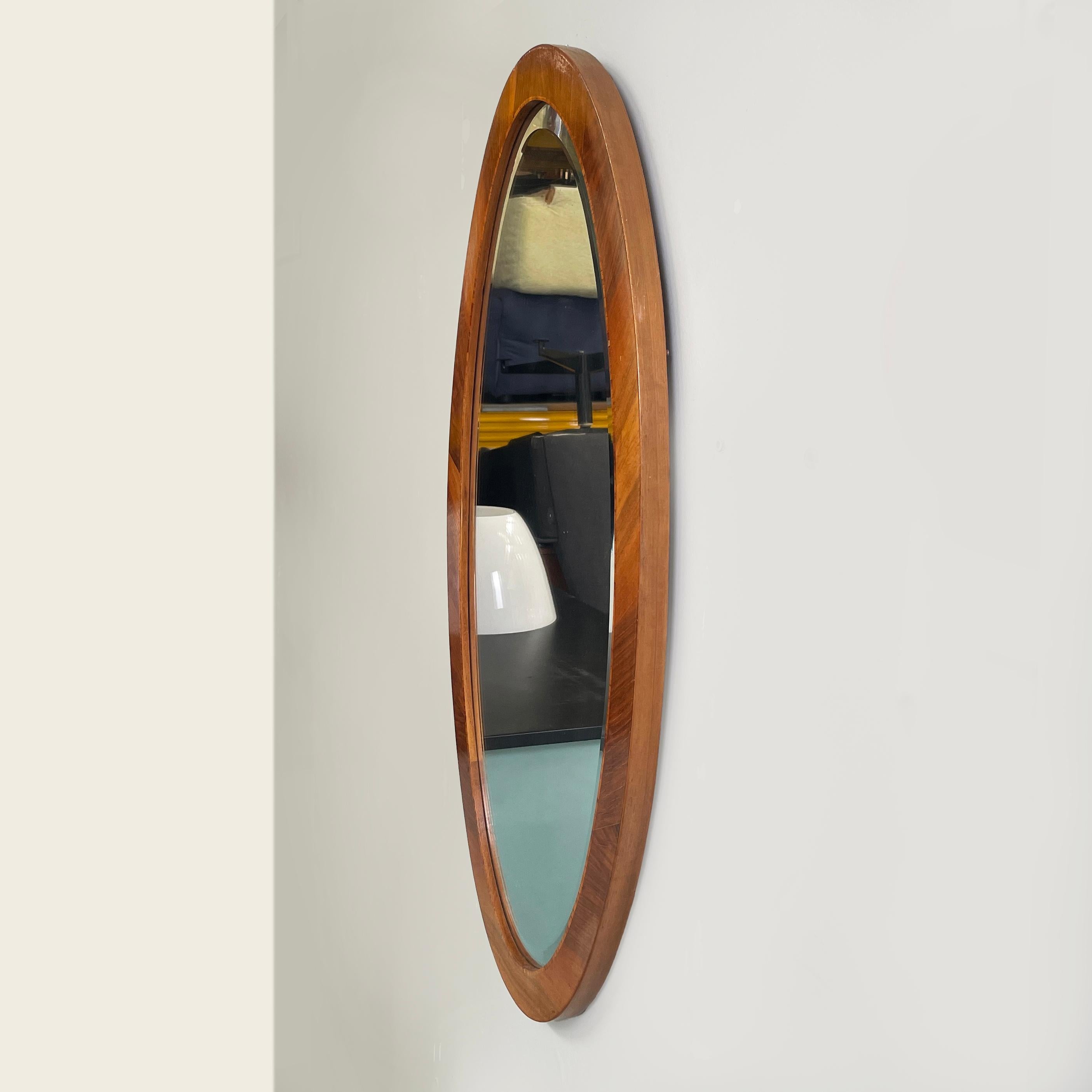Mid-Century Modern Miroir mural ovale avec cadre en bois, Italie, milieu du siècle dernier, années 1960 en vente