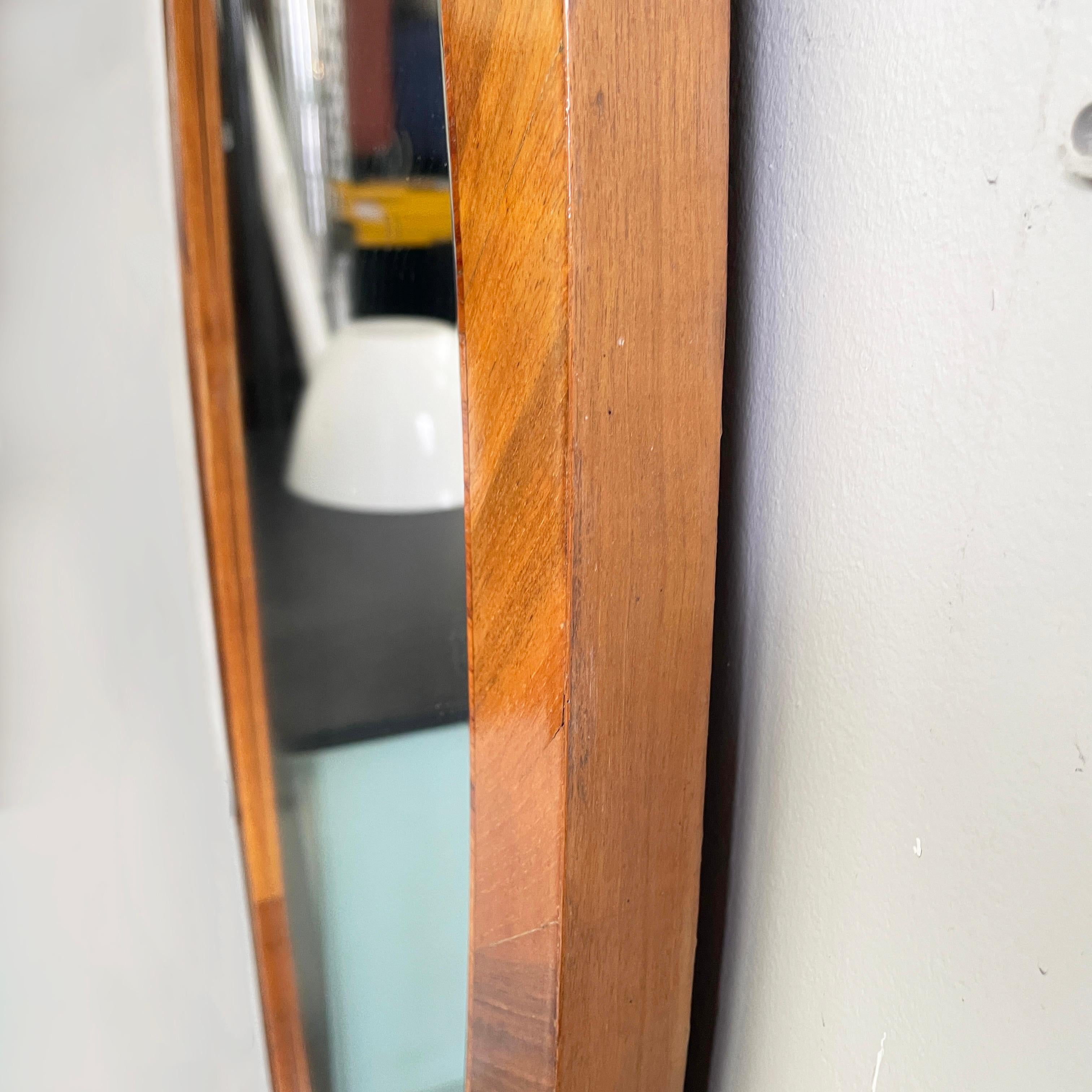 Miroir mural ovale avec cadre en bois, Italie, milieu du siècle dernier, années 1960 en vente 2