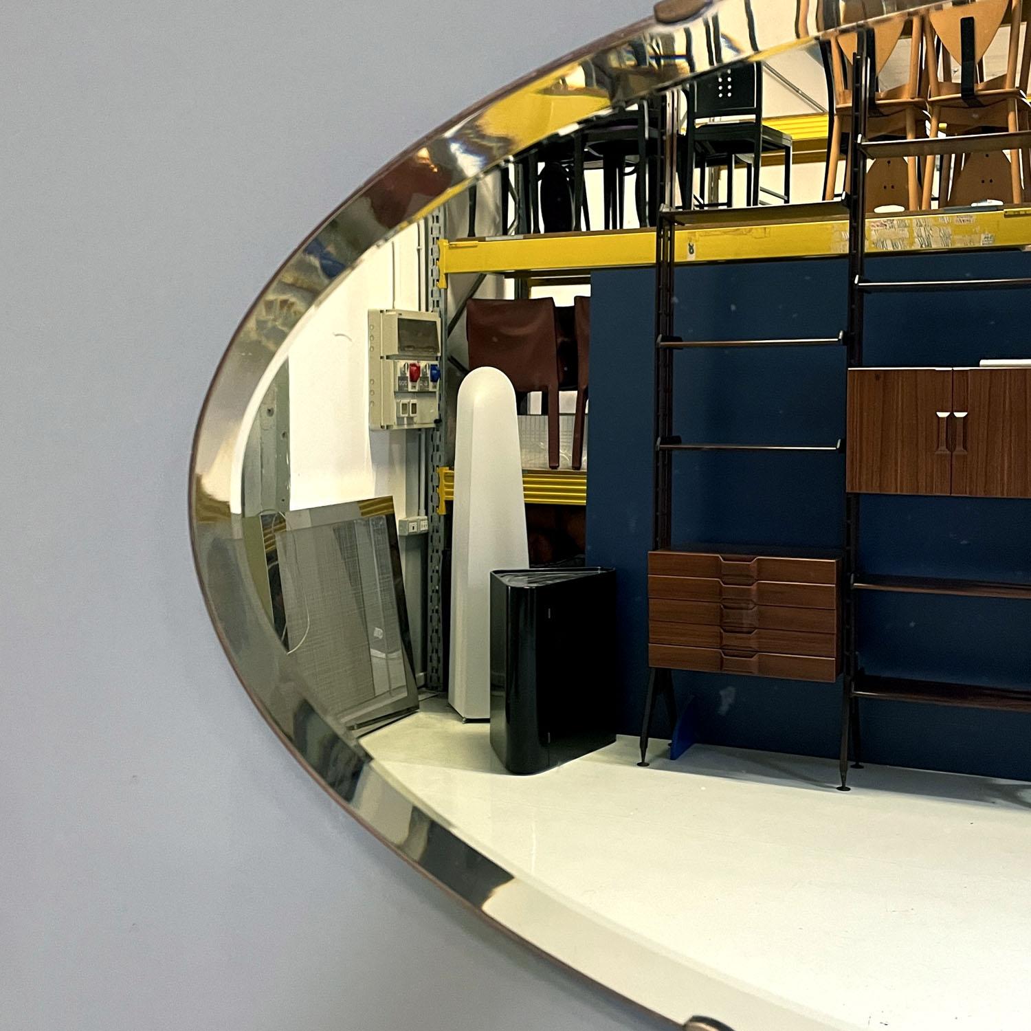 Italian mid-century modern oval wall mirror, 1950s For Sale 1