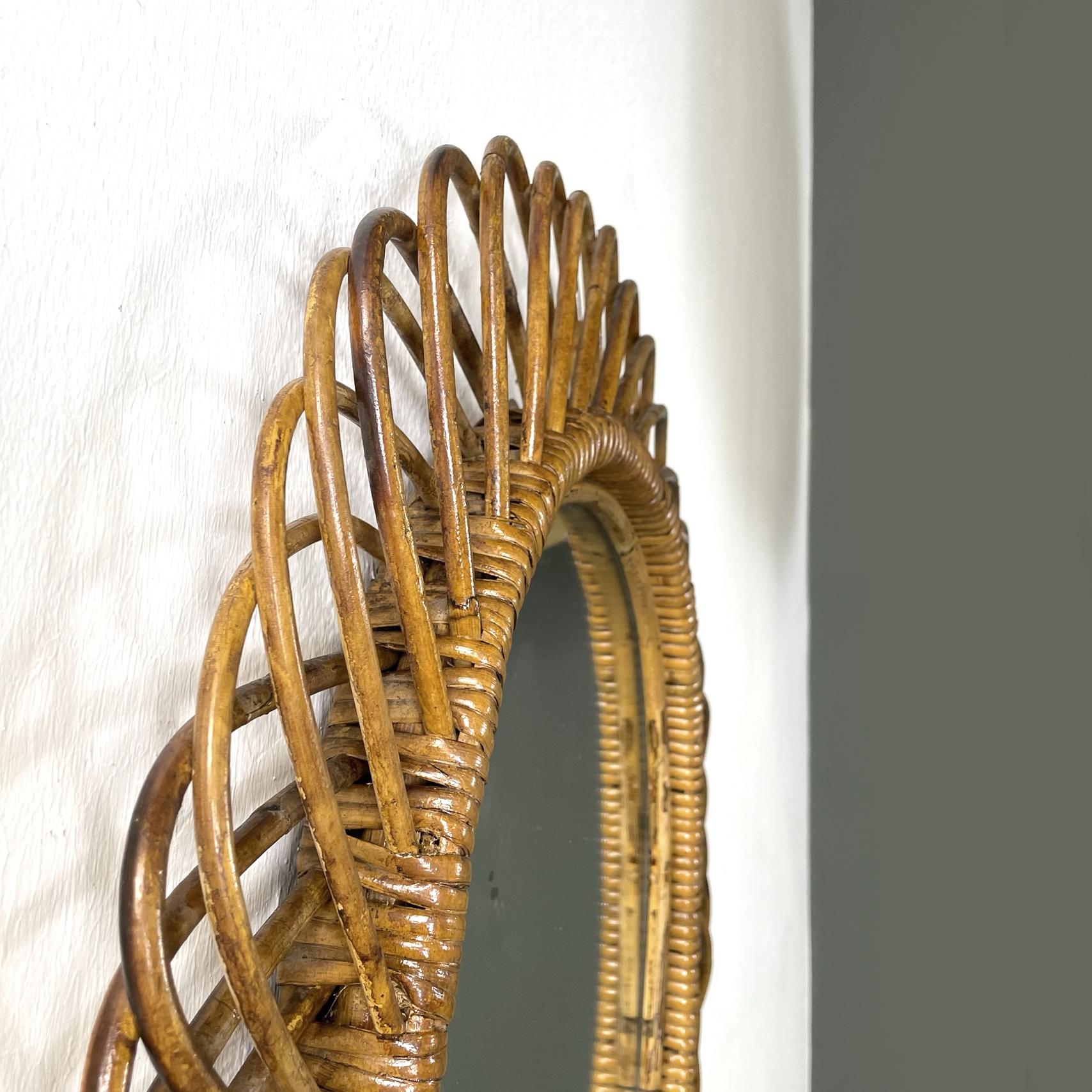 Italian mid-century modern Oval wall mirror in rattan, 1960s In Good Condition In MIlano, IT