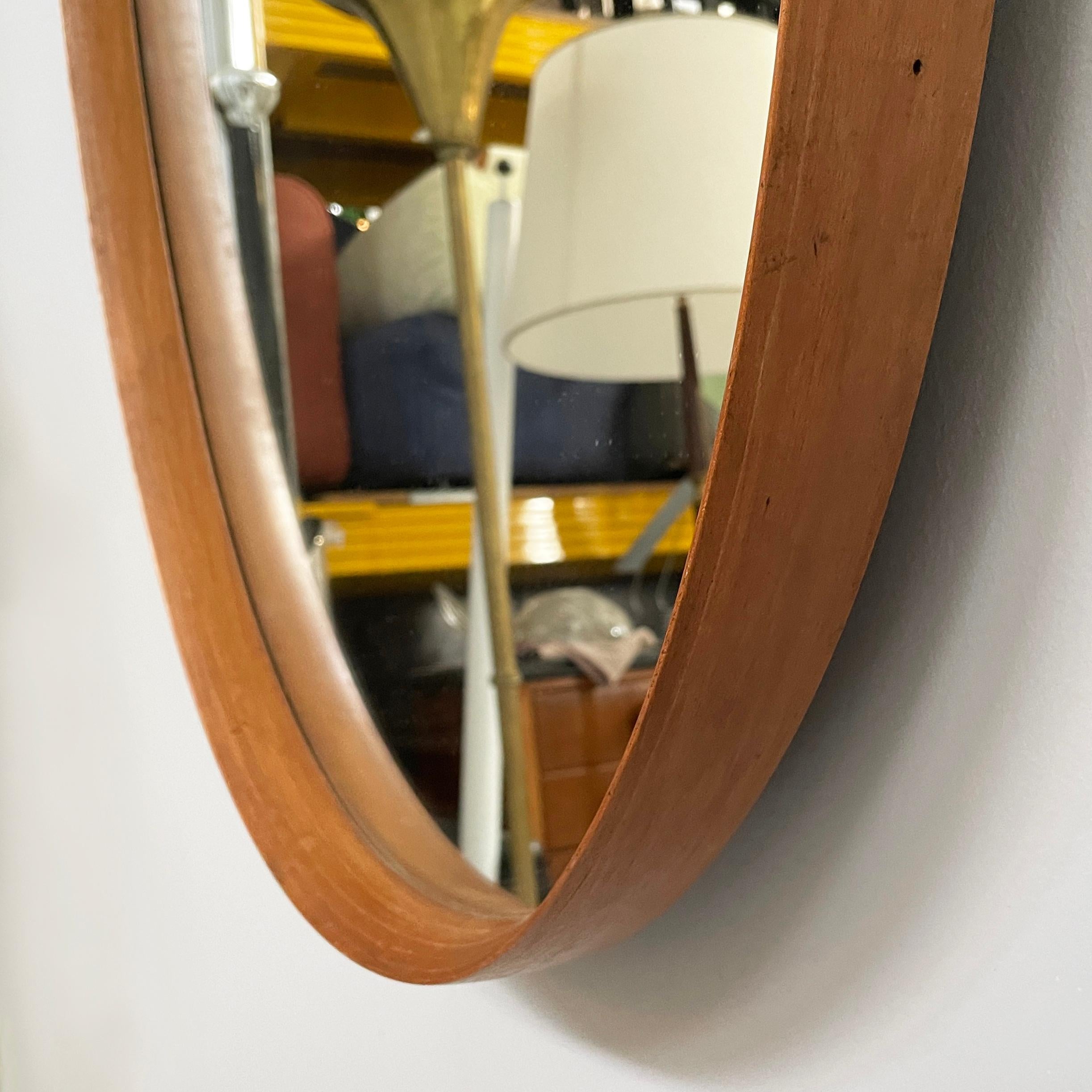Italian mid-century modern Oval wall mirror in wood and rope, 1960s For Sale 5