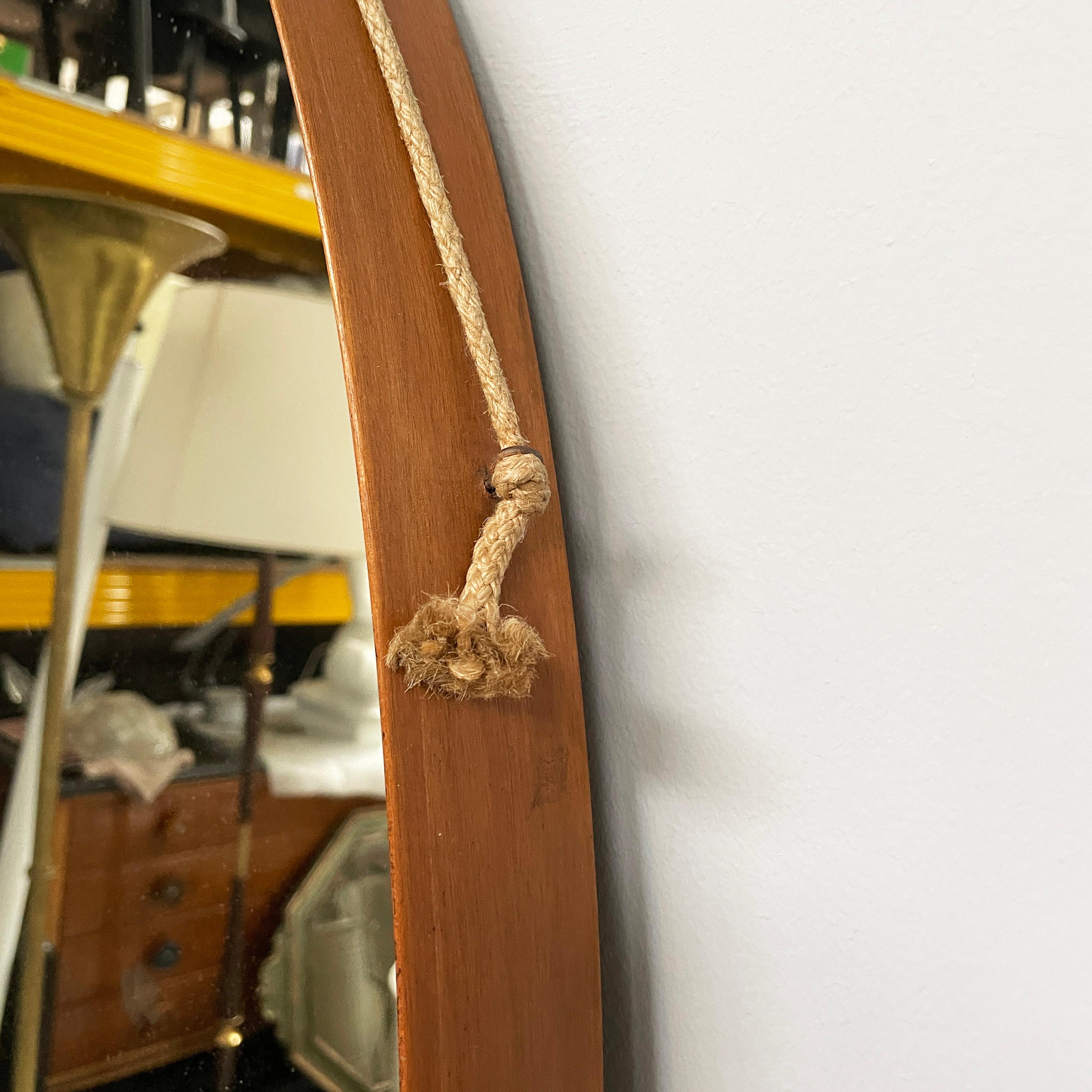 Italian mid-century modern Oval wall mirror in wood and rope, 1960s For Sale 1