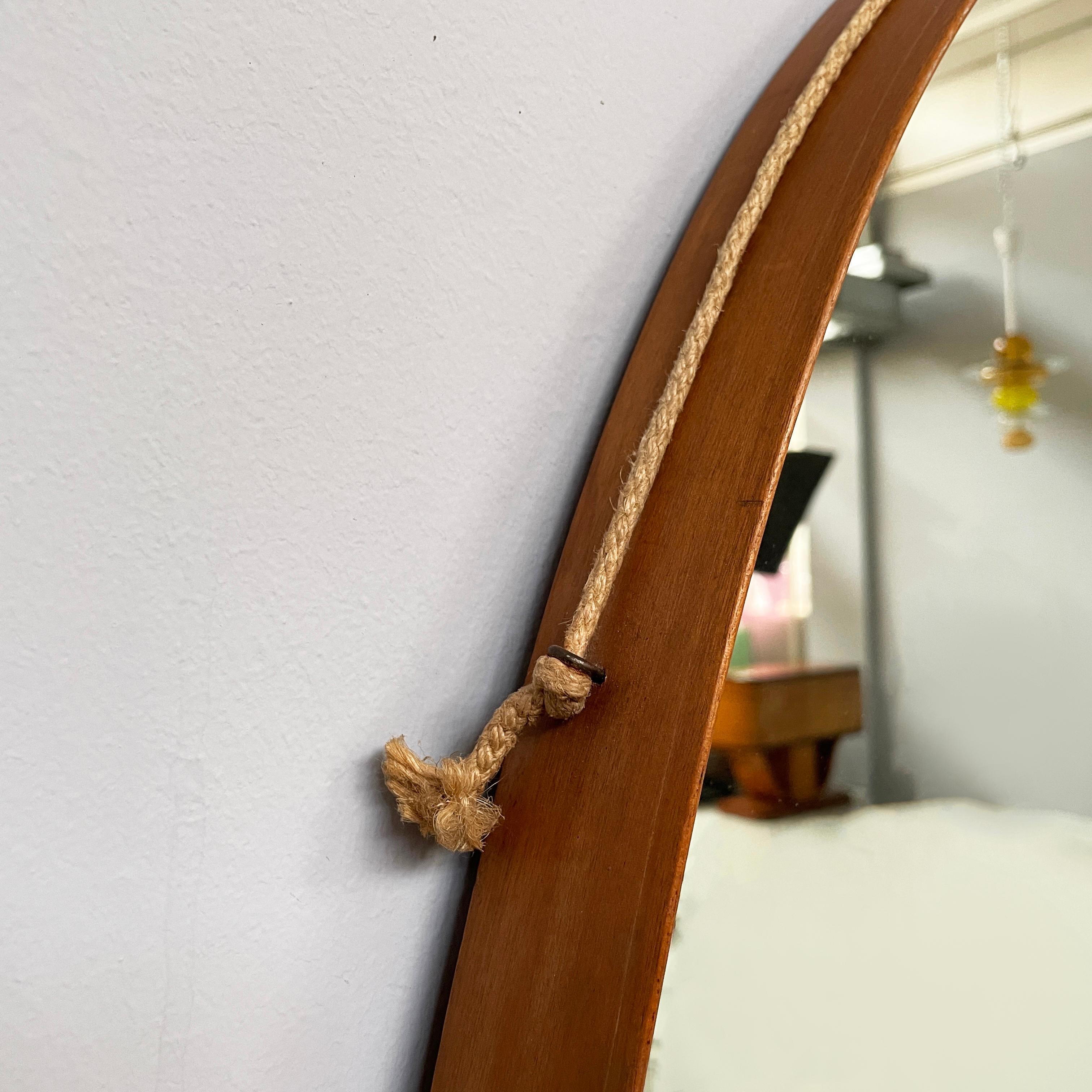 Italian mid-century modern Oval wall mirror in wood and rope, 1960s For Sale 2