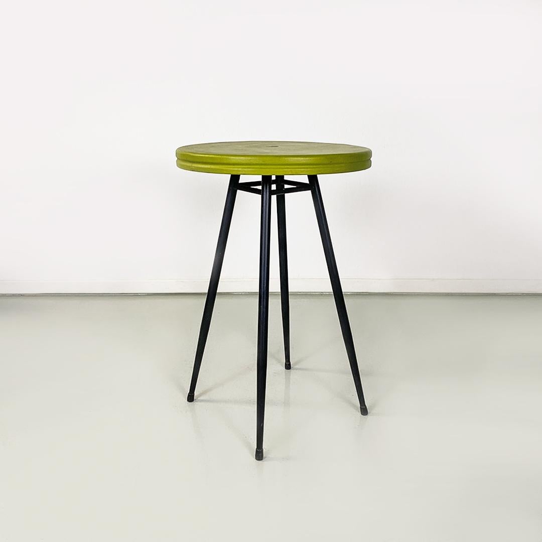 Pareja de mesas de bar italianas de mediados de siglo en metal negro y verde ácido, años 50 Italiano en venta