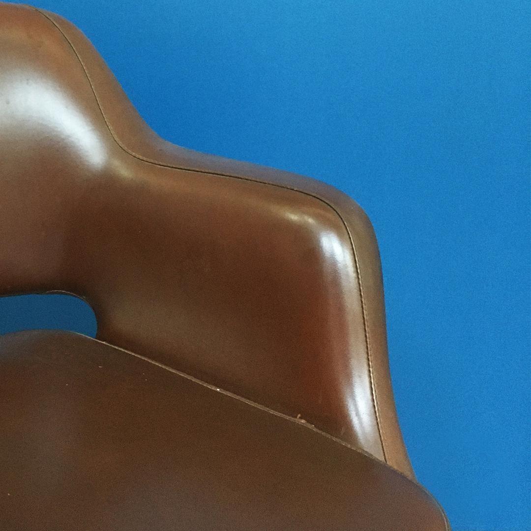 Italian Mid-Century Modern Pair of Brown Leather Armchair by Cassina, 1970s 7